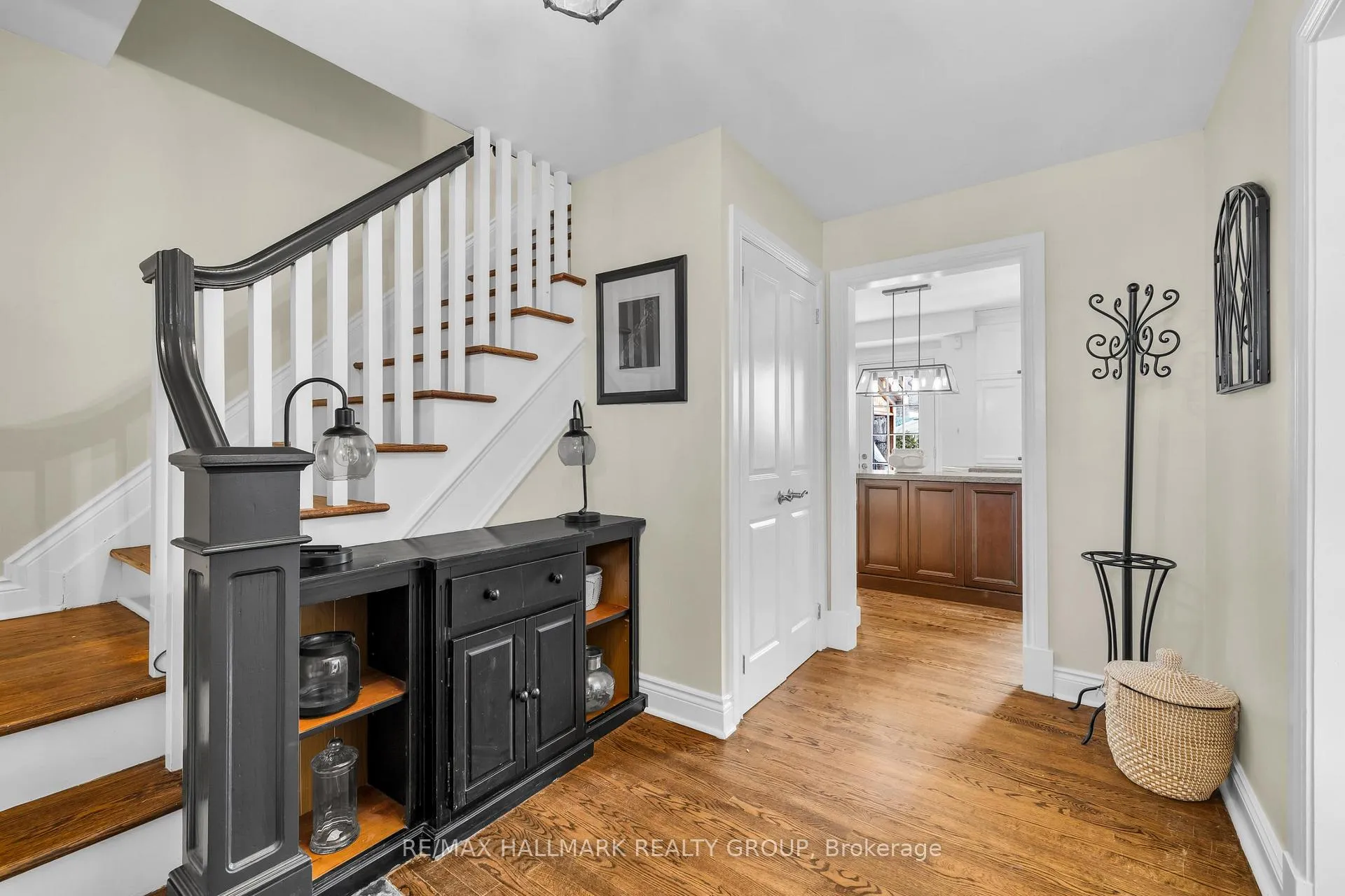 Photo 3 of 547 Denbury Avenue, Ottawa, McKellar/Highland — HOMEH