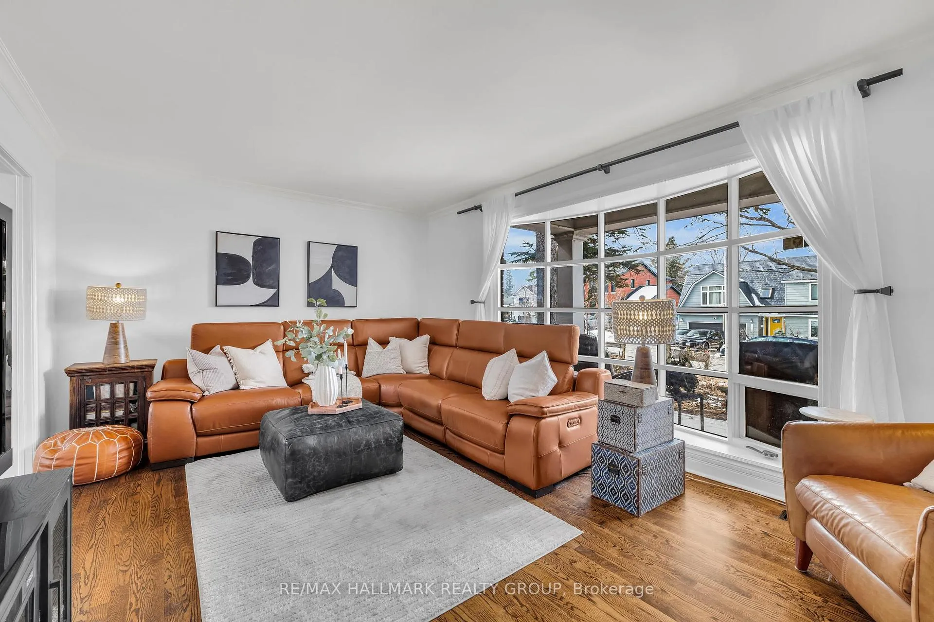 Photo 4 of 547 Denbury Avenue, Ottawa, McKellar/Highland — HOMEH