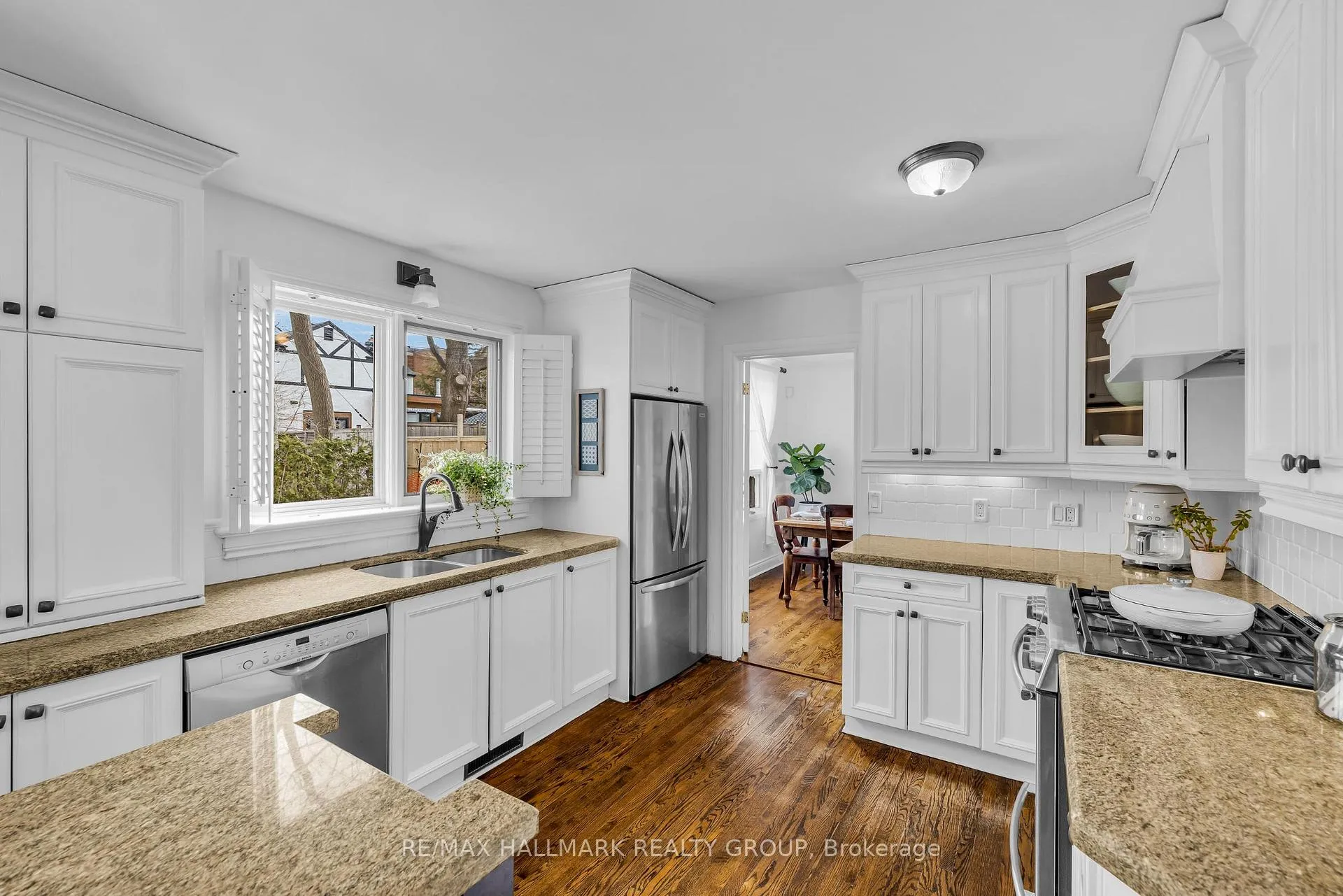 Photo 10 of 547 Denbury Avenue, Ottawa, McKellar/Highland — HOMEH