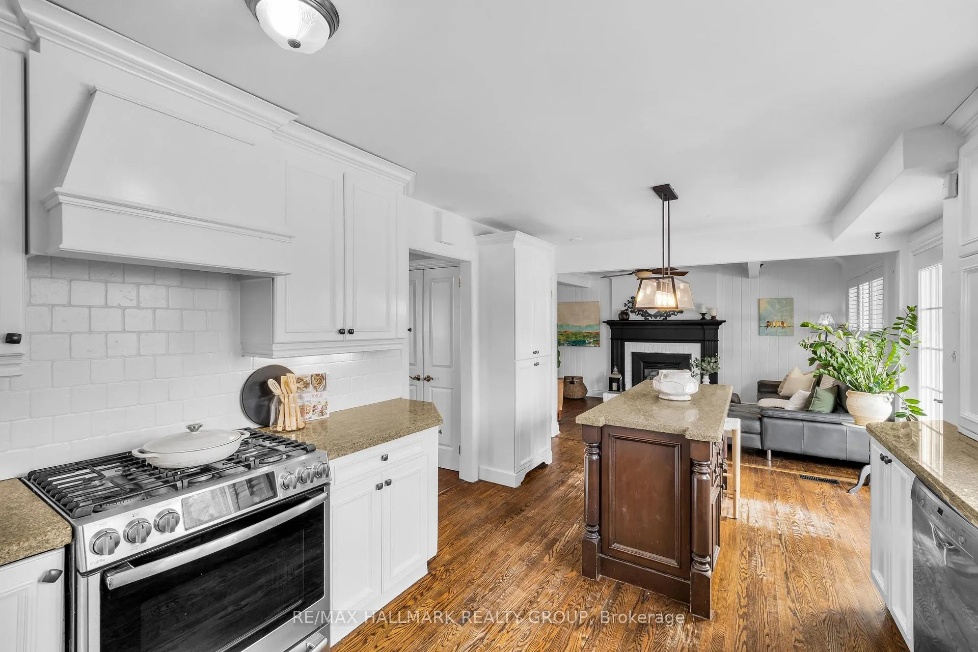 Photo 11 of 547 Denbury Avenue, Ottawa, McKellar/Highland — HOMEH