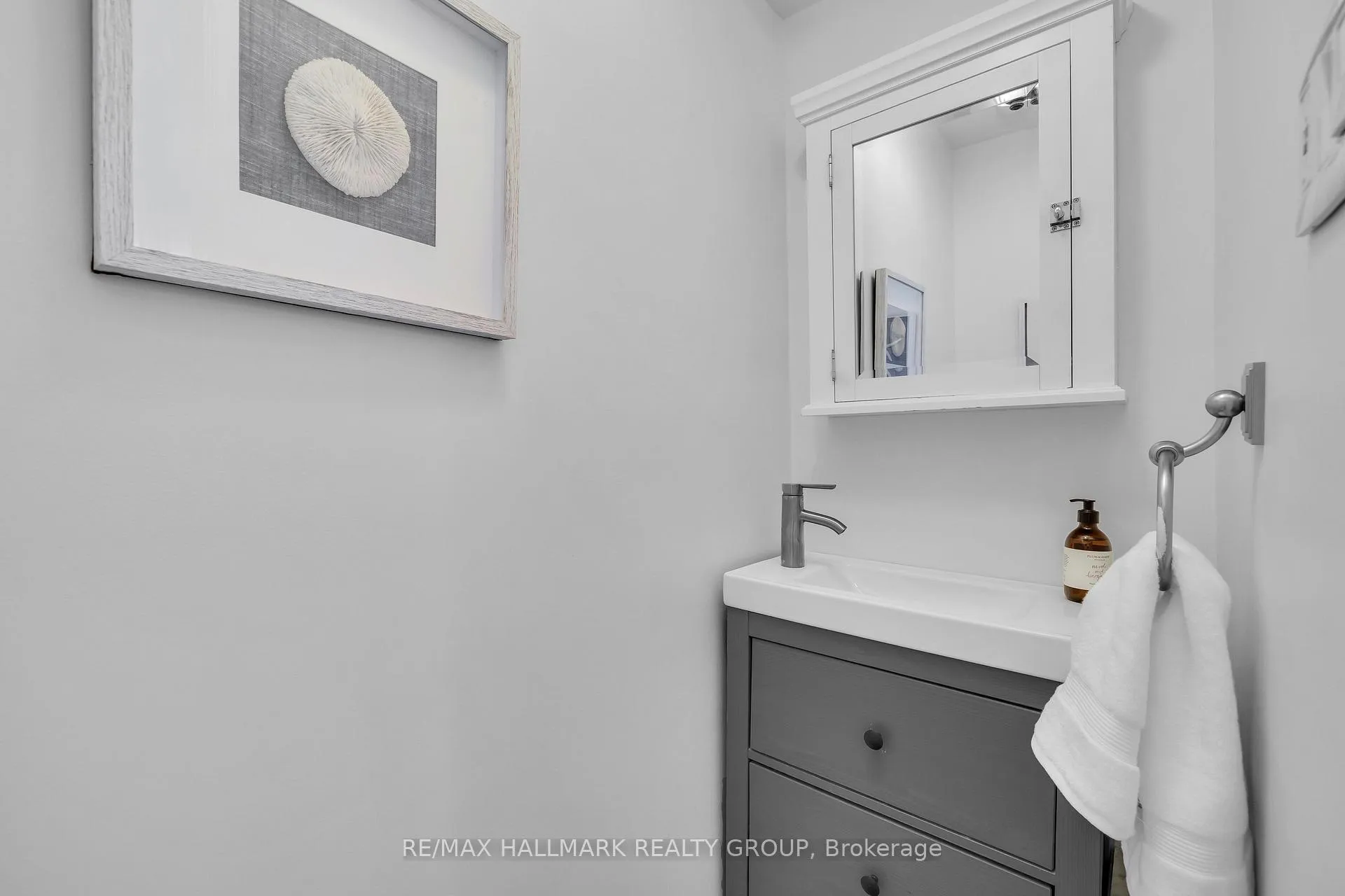 Photo 15 of 547 Denbury Avenue, Ottawa, McKellar/Highland — HOMEH