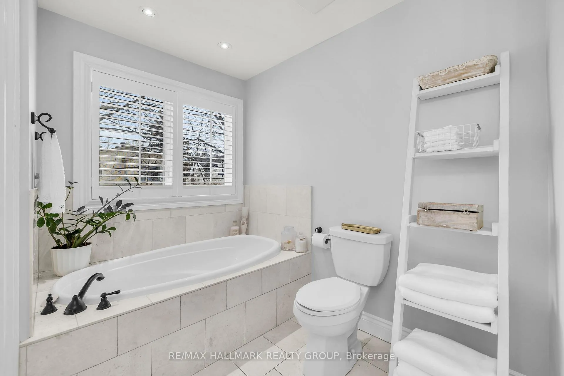 Photo 20 of 547 Denbury Avenue, Ottawa, McKellar/Highland — HOMEH