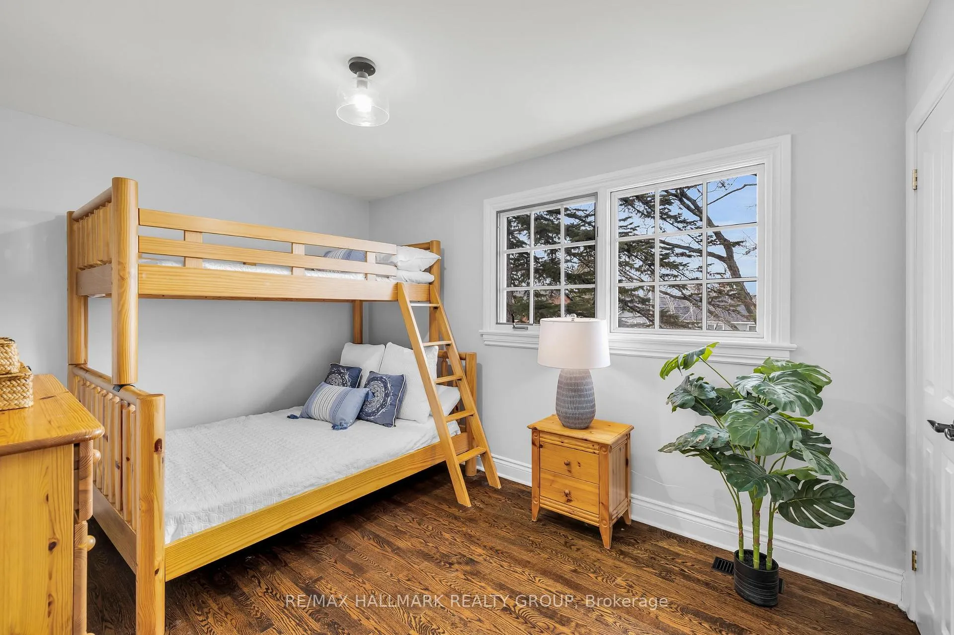 Photo 23 of 547 Denbury Avenue, Ottawa, McKellar/Highland — HOMEH