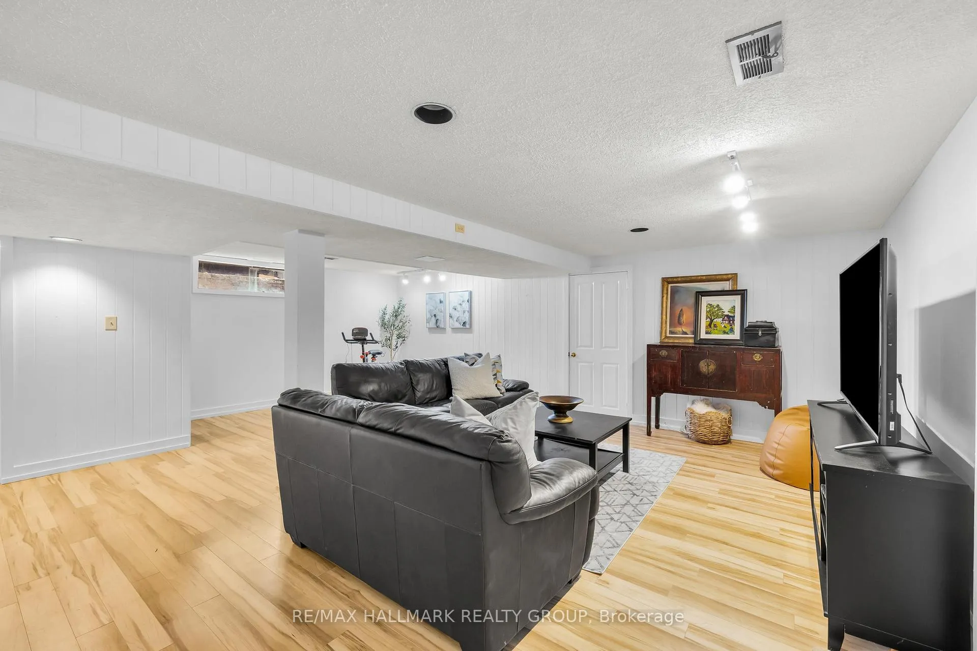 Photo 29 of 547 Denbury Avenue, Ottawa, McKellar/Highland — HOMEH