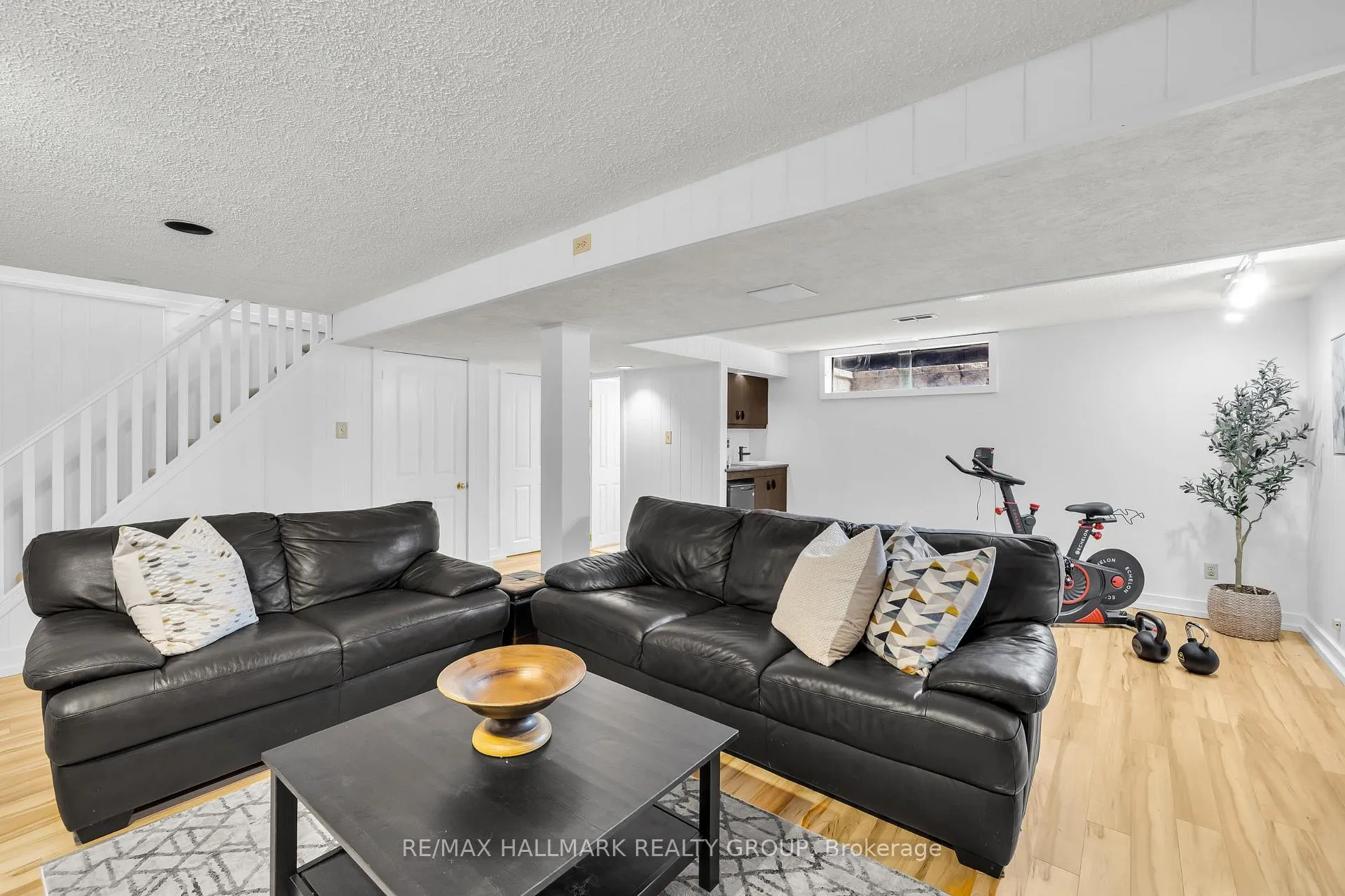 Photo 30 of 547 Denbury Avenue, Ottawa, McKellar/Highland — HOMEH