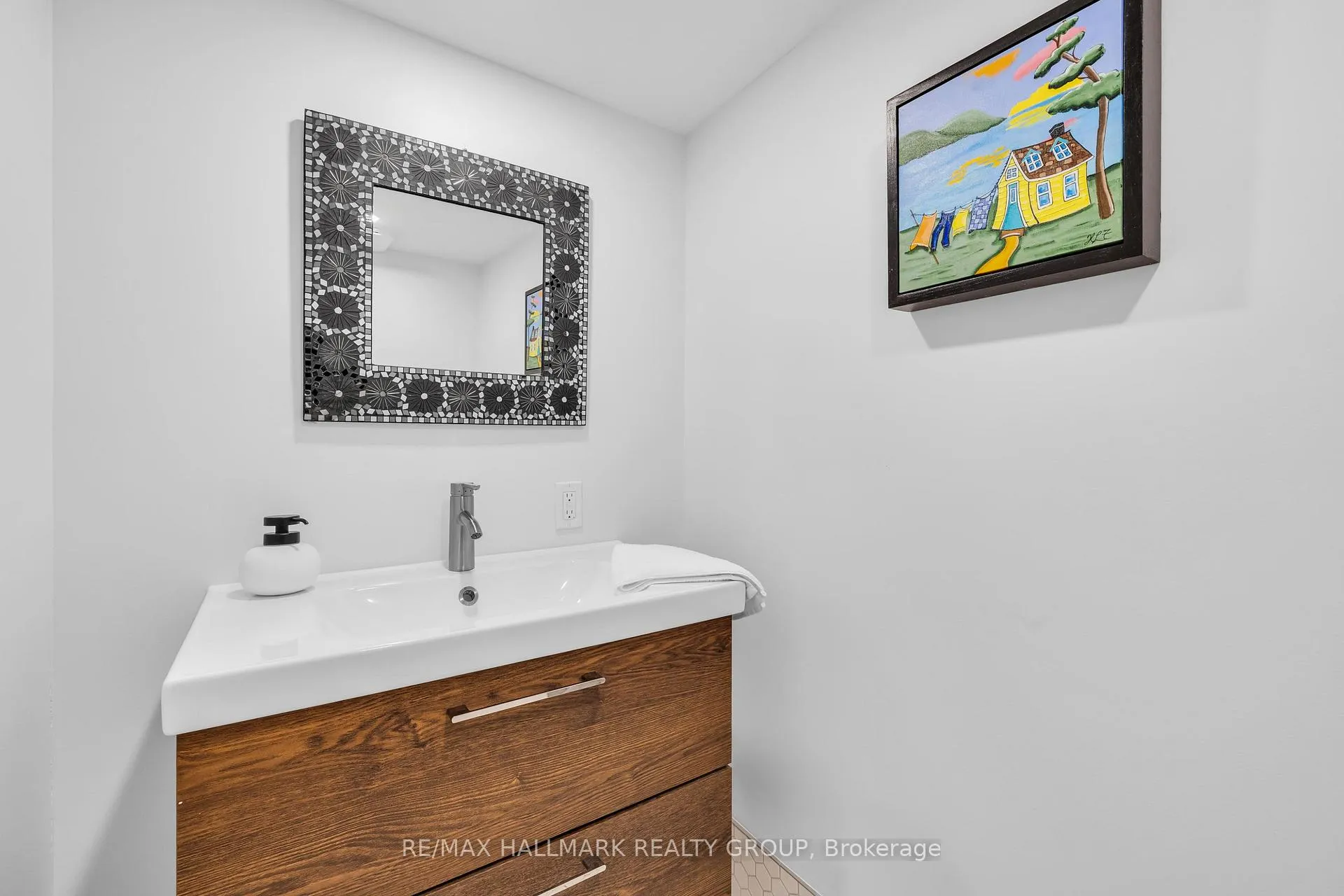 Photo 32 of 547 Denbury Avenue, Ottawa, McKellar/Highland — HOMEH