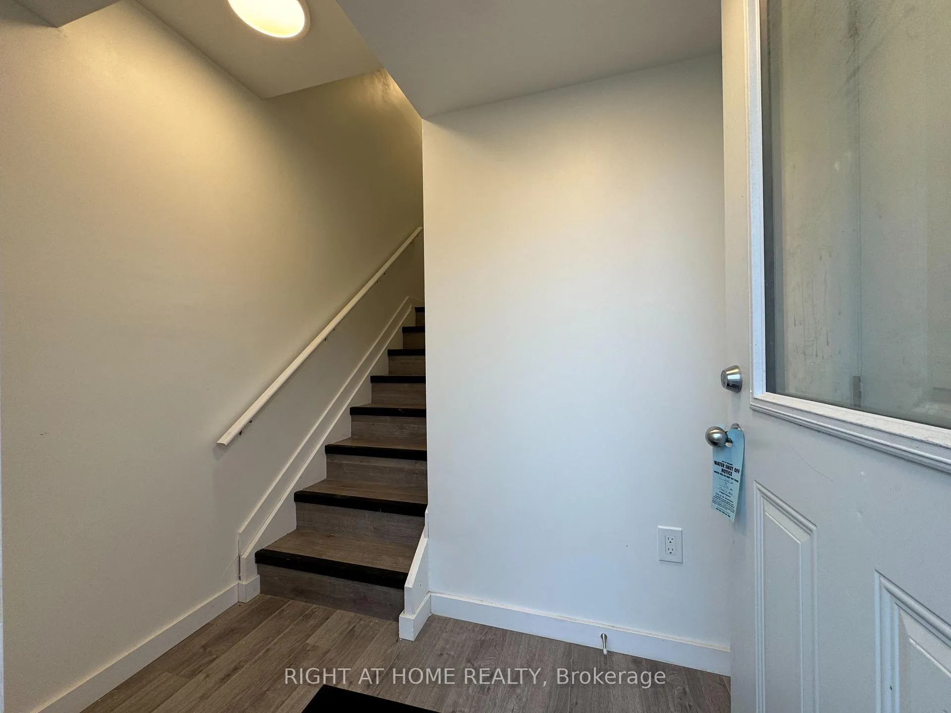 Photo 2 of Unit (MAIN), 127 Highriver Trail, Welland, Broadway — HOMEH