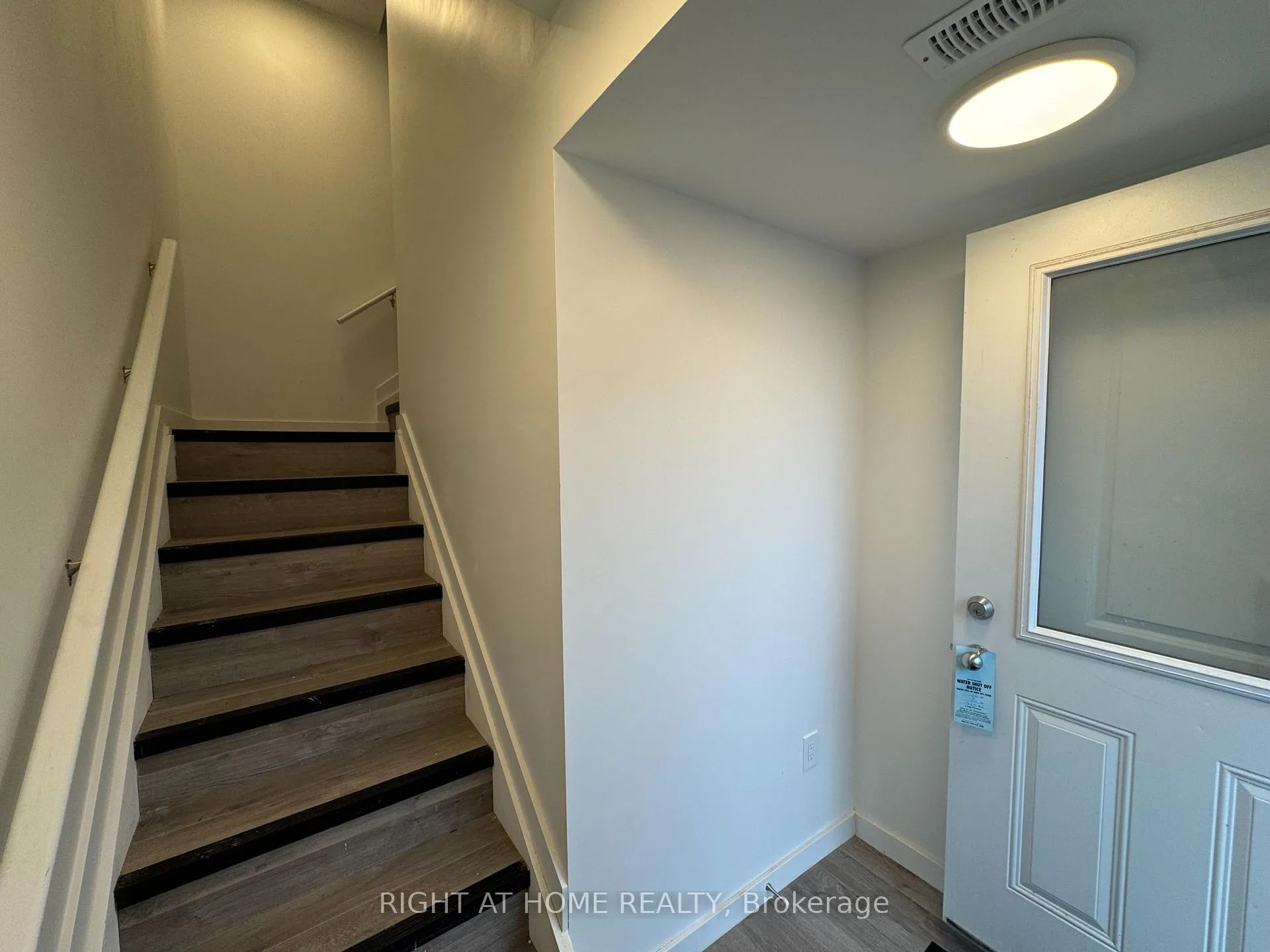 Photo 3 of Unit (MAIN), 127 Highriver Trail, Welland, Broadway — HOMEH