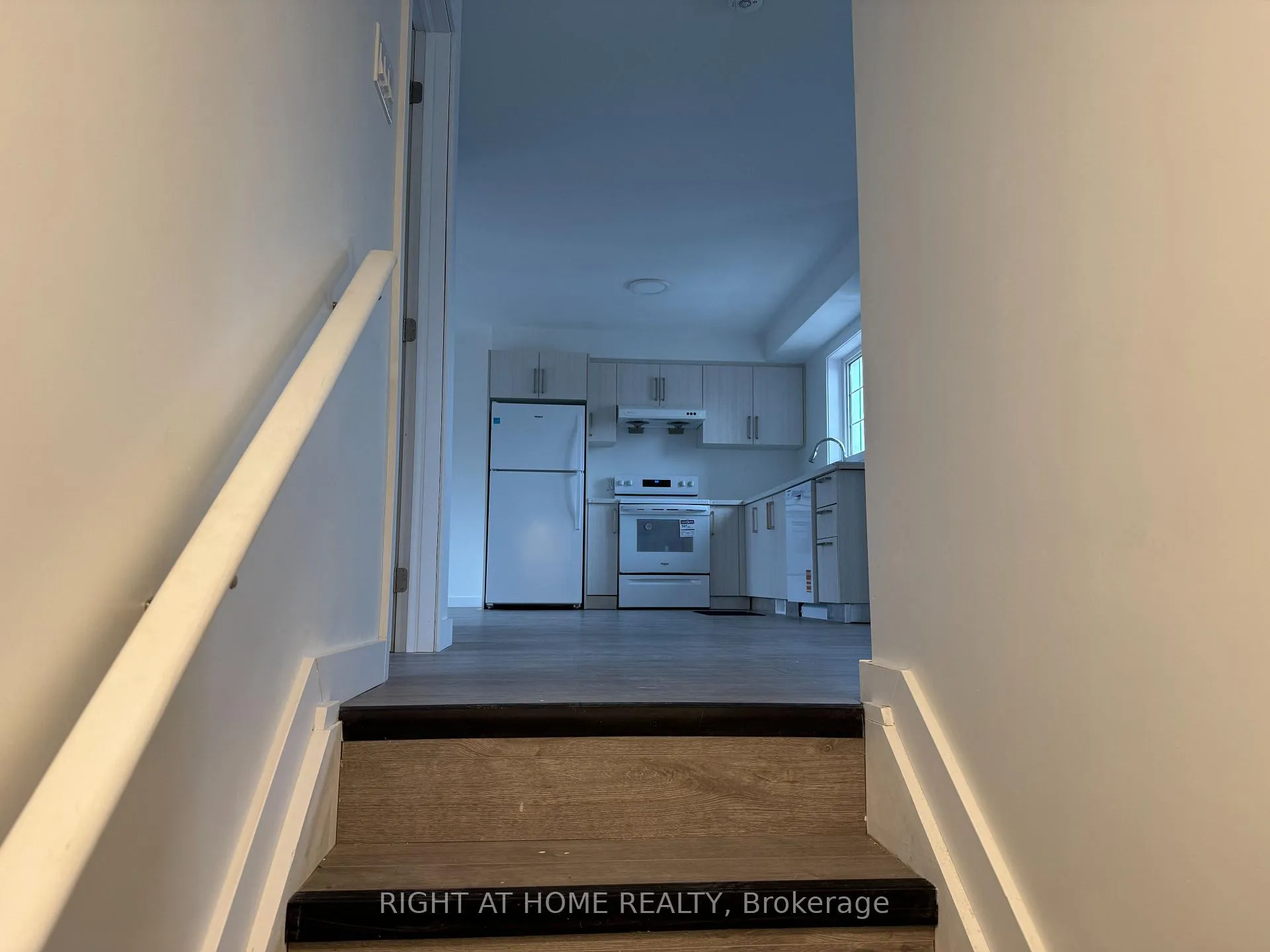 Photo 4 of Unit (MAIN), 127 Highriver Trail, Welland, Broadway — HOMEH