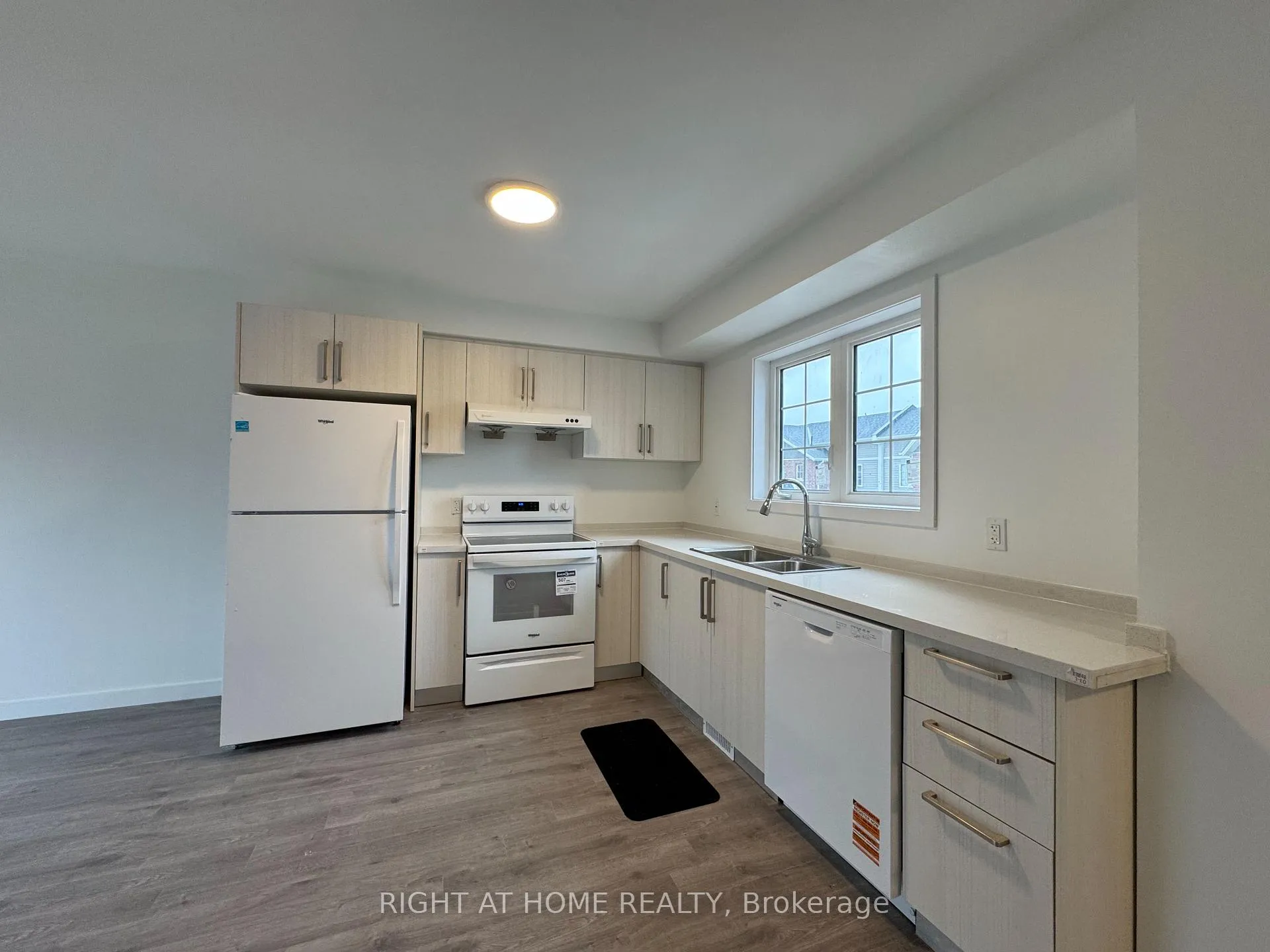 Photo 7 of Unit (MAIN), 127 Highriver Trail, Welland, Broadway — HOMEH