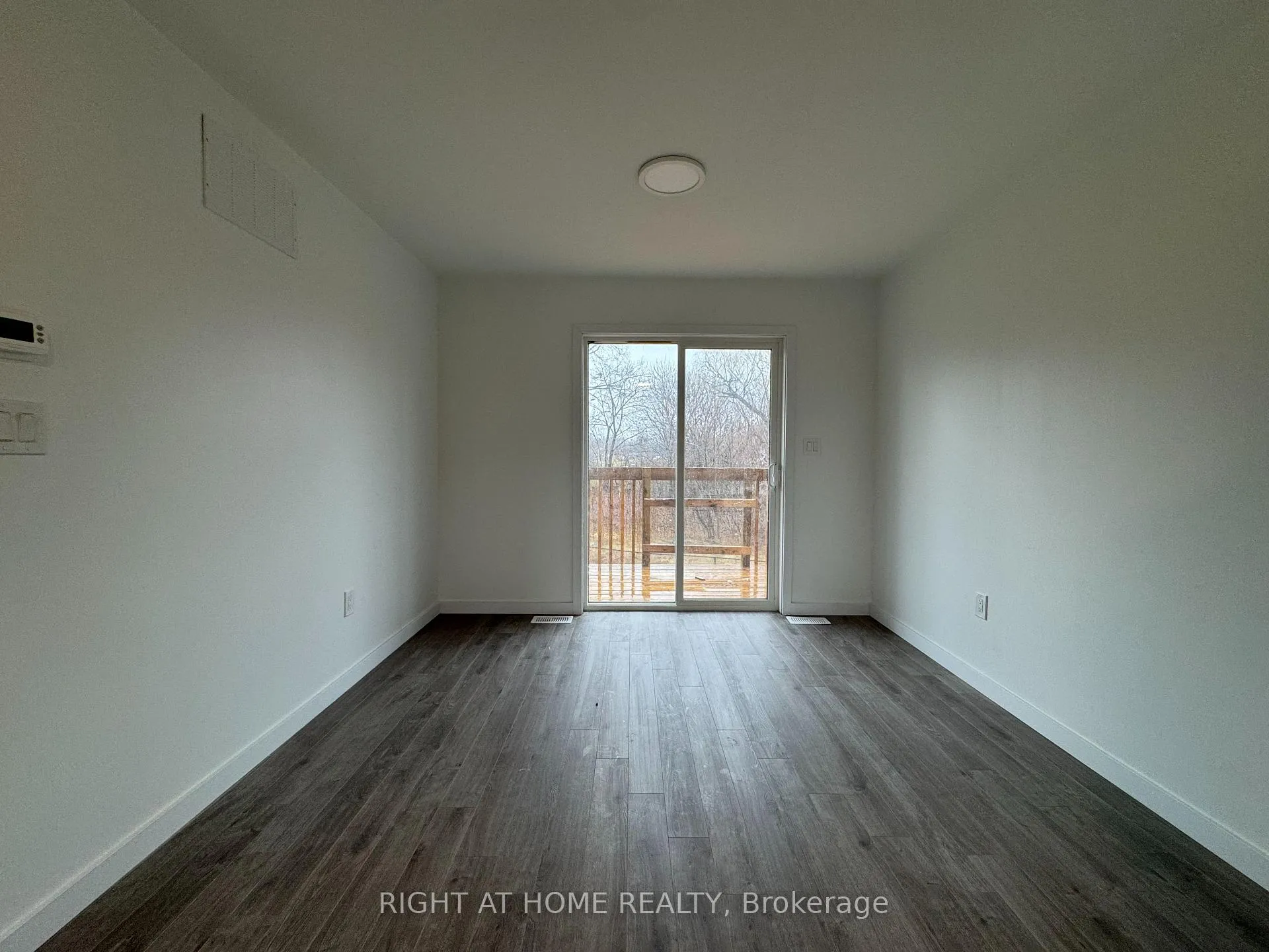Photo 9 of Unit (MAIN), 127 Highriver Trail, Welland, Broadway — HOMEH