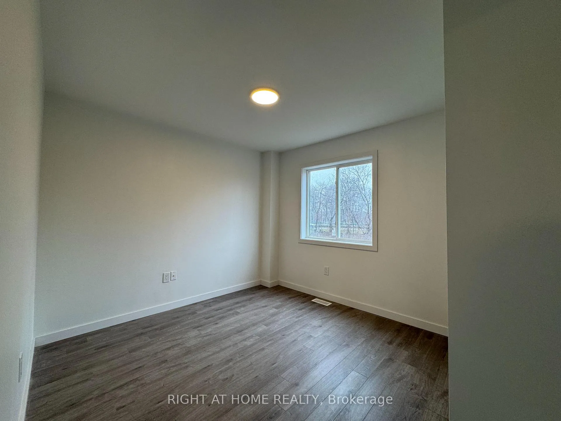 Photo 11 of Unit (MAIN), 127 Highriver Trail, Welland, Broadway — HOMEH