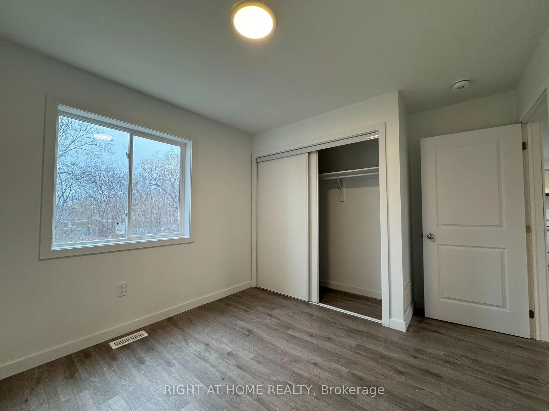 Photo 12 of Unit (MAIN), 127 Highriver Trail, Welland, Broadway — HOMEH