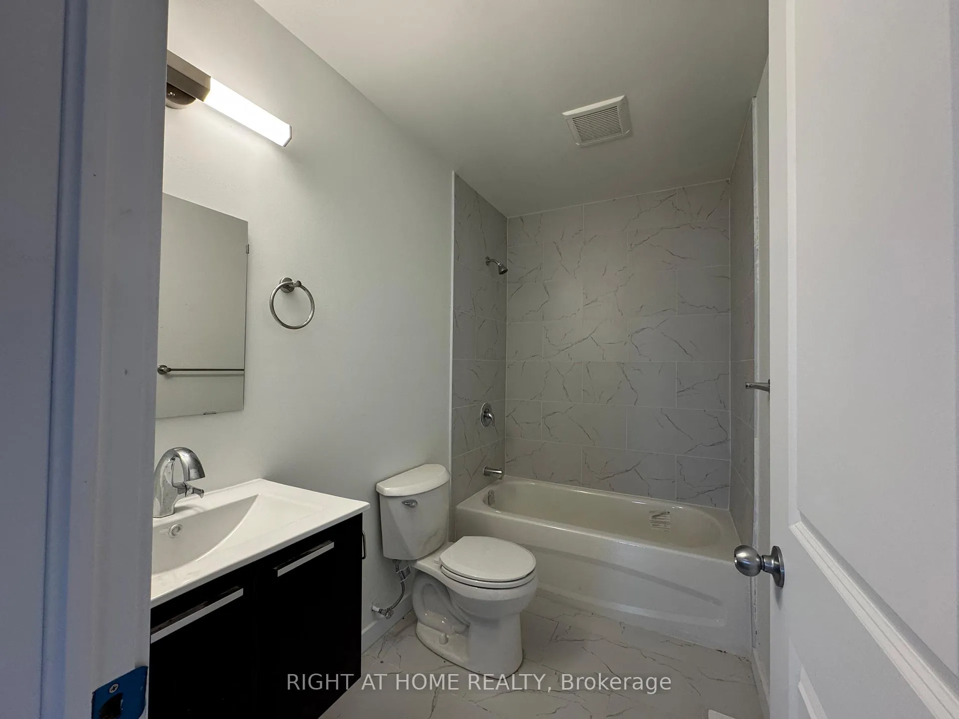 Photo 13 of Unit (MAIN), 127 Highriver Trail, Welland, Broadway — HOMEH