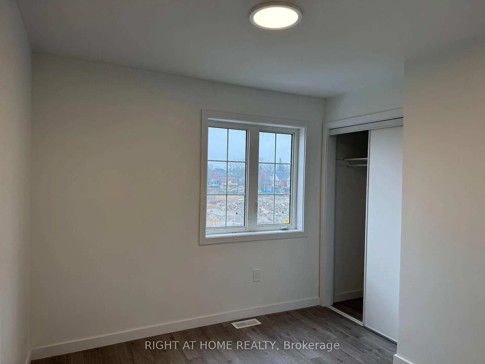 Photo 16 of Unit (MAIN), 127 Highriver Trail, Welland, Broadway — HOMEH