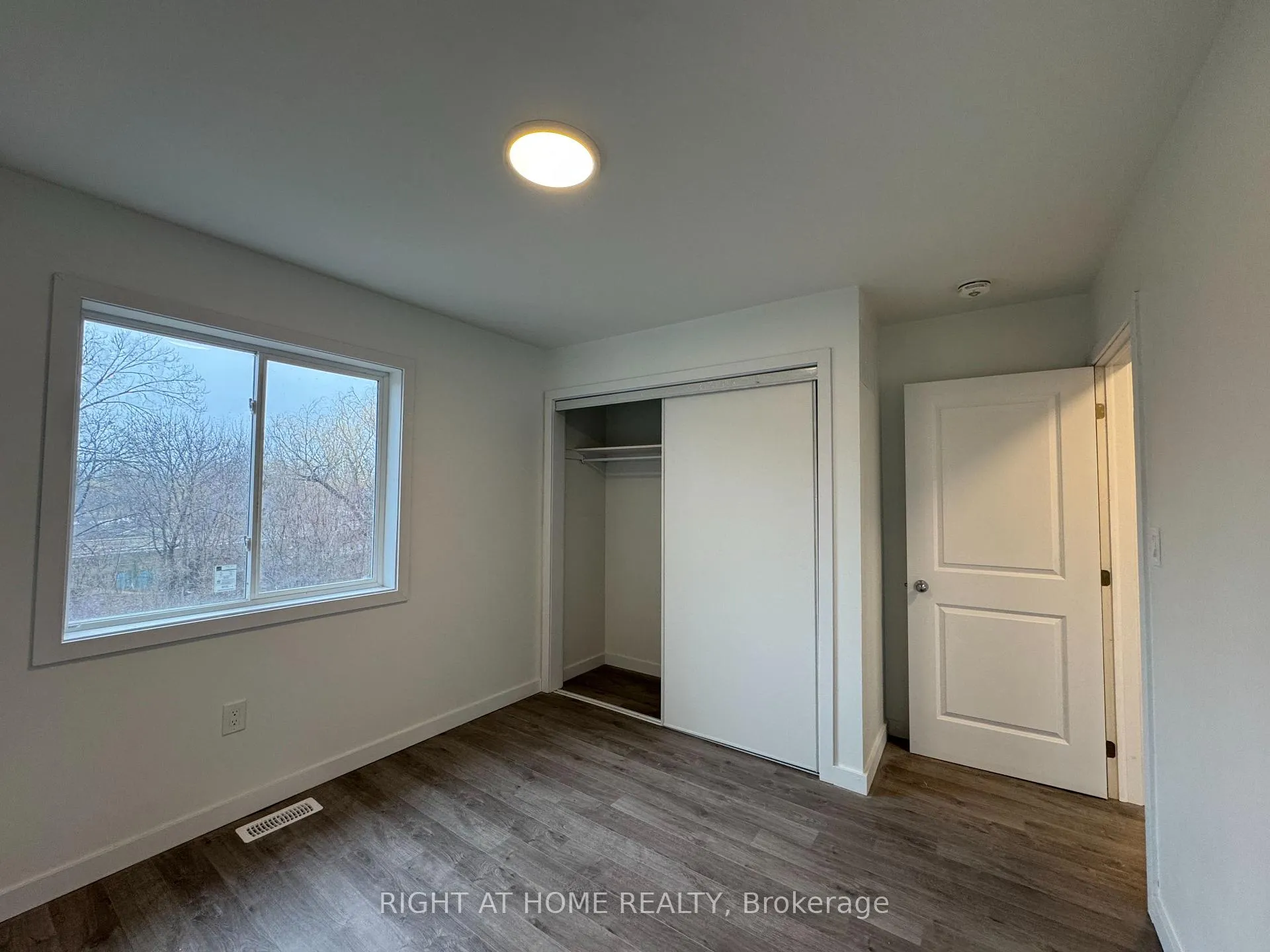 Photo 19 of Unit (MAIN), 127 Highriver Trail, Welland, Broadway — HOMEH
