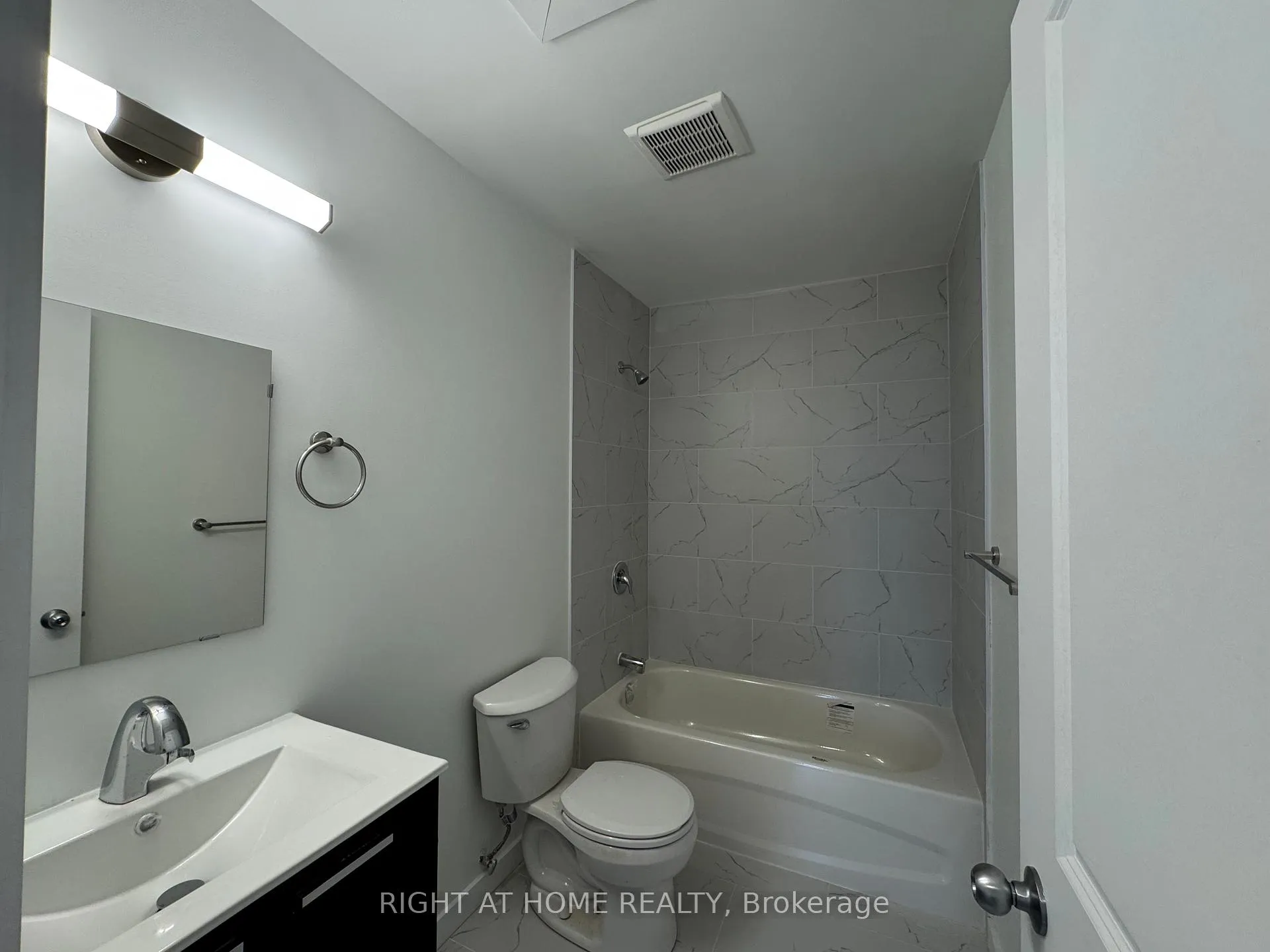 Photo 20 of Unit (MAIN), 127 Highriver Trail, Welland, Broadway — HOMEH