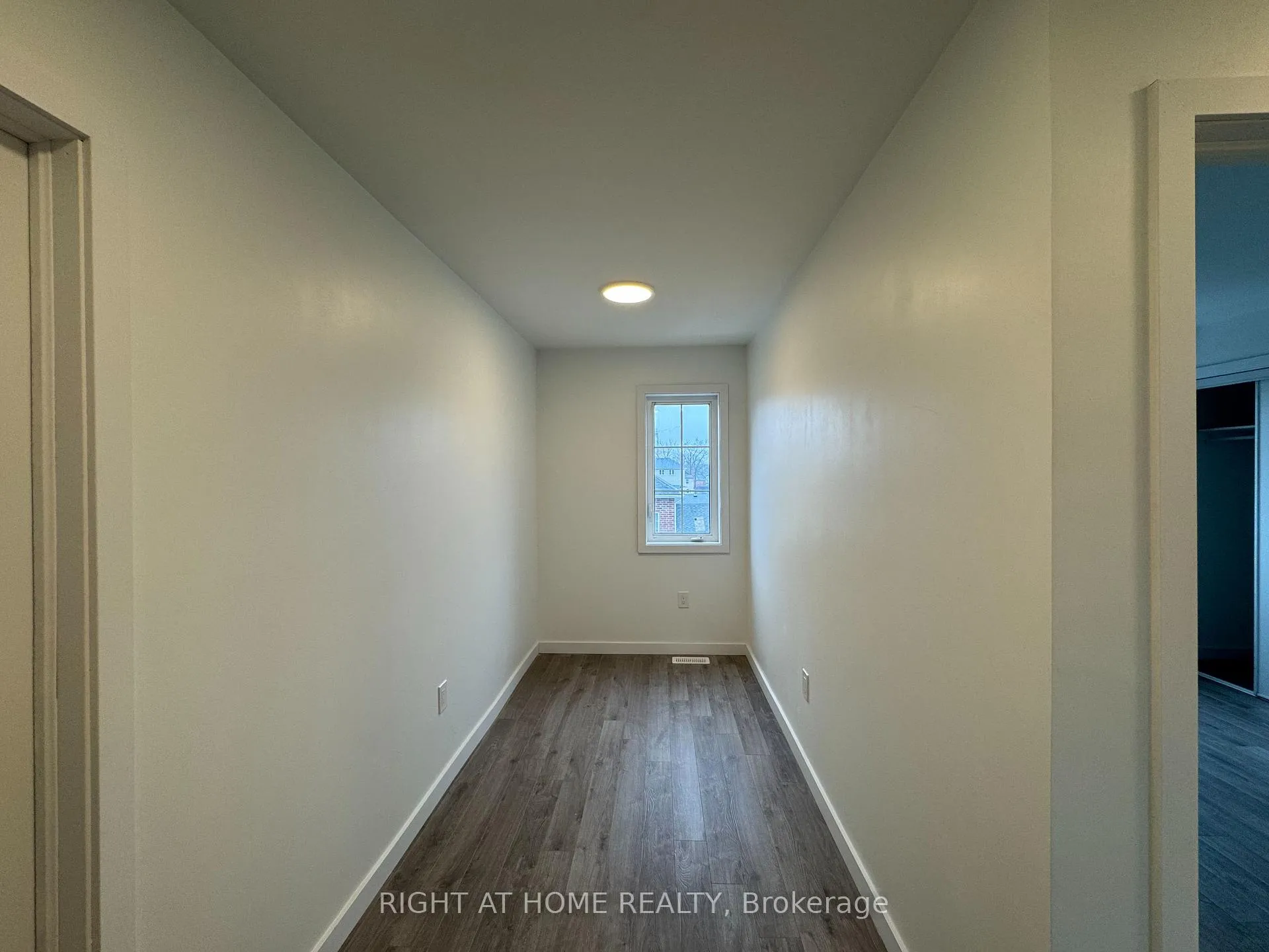 Photo 21 of Unit (MAIN), 127 Highriver Trail, Welland, Broadway — HOMEH