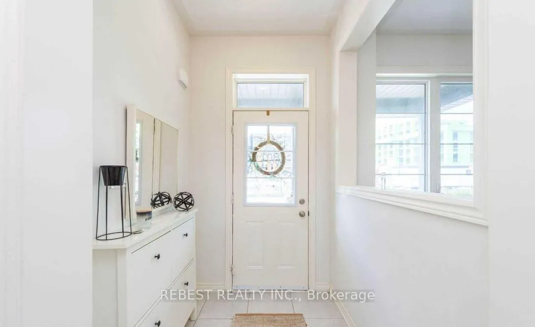 Photo 2 of 67 Riverwalk Drive, Hamilton, Waterdown — HOMEH