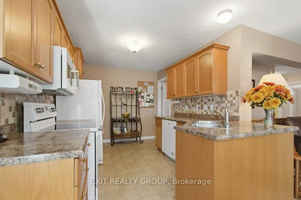 Photo 12 of 31 Aletha Drive, Prince Edward County, Wellington Ward — HOMEH
