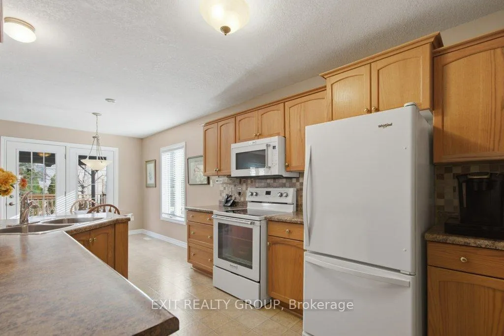 Photo 15 of 31 Aletha Drive, Prince Edward County, Wellington Ward — HOMEH