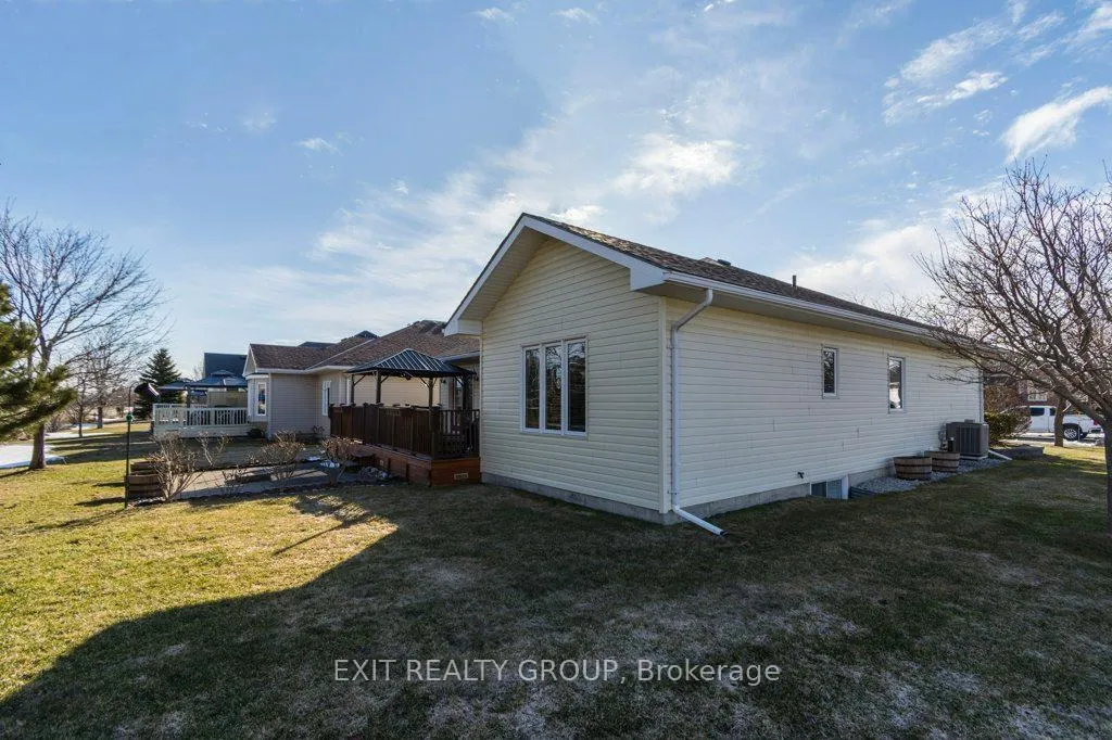 Photo 32 of 31 Aletha Drive, Prince Edward County, Wellington Ward — HOMEH