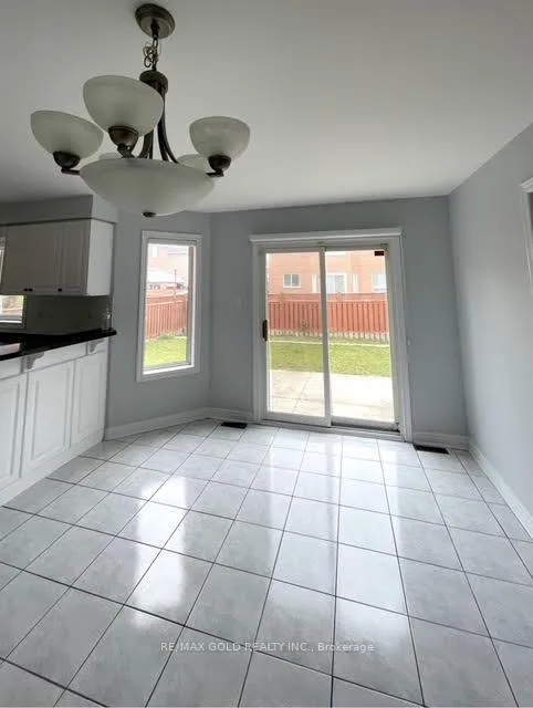 Photo 6 of Unit Upper, 25 Giza Crescent, Brampton, Sandringham-Wellington — HOMEH