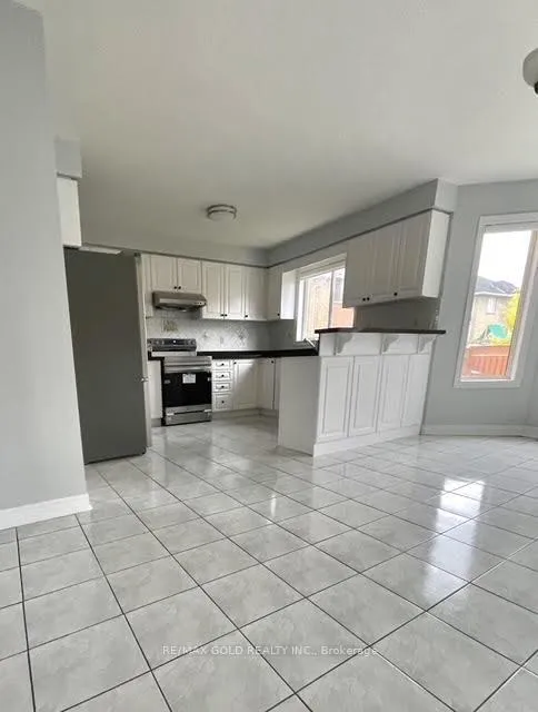 Photo 11 of Unit Upper, 25 Giza Crescent, Brampton, Sandringham-Wellington — HOMEH
