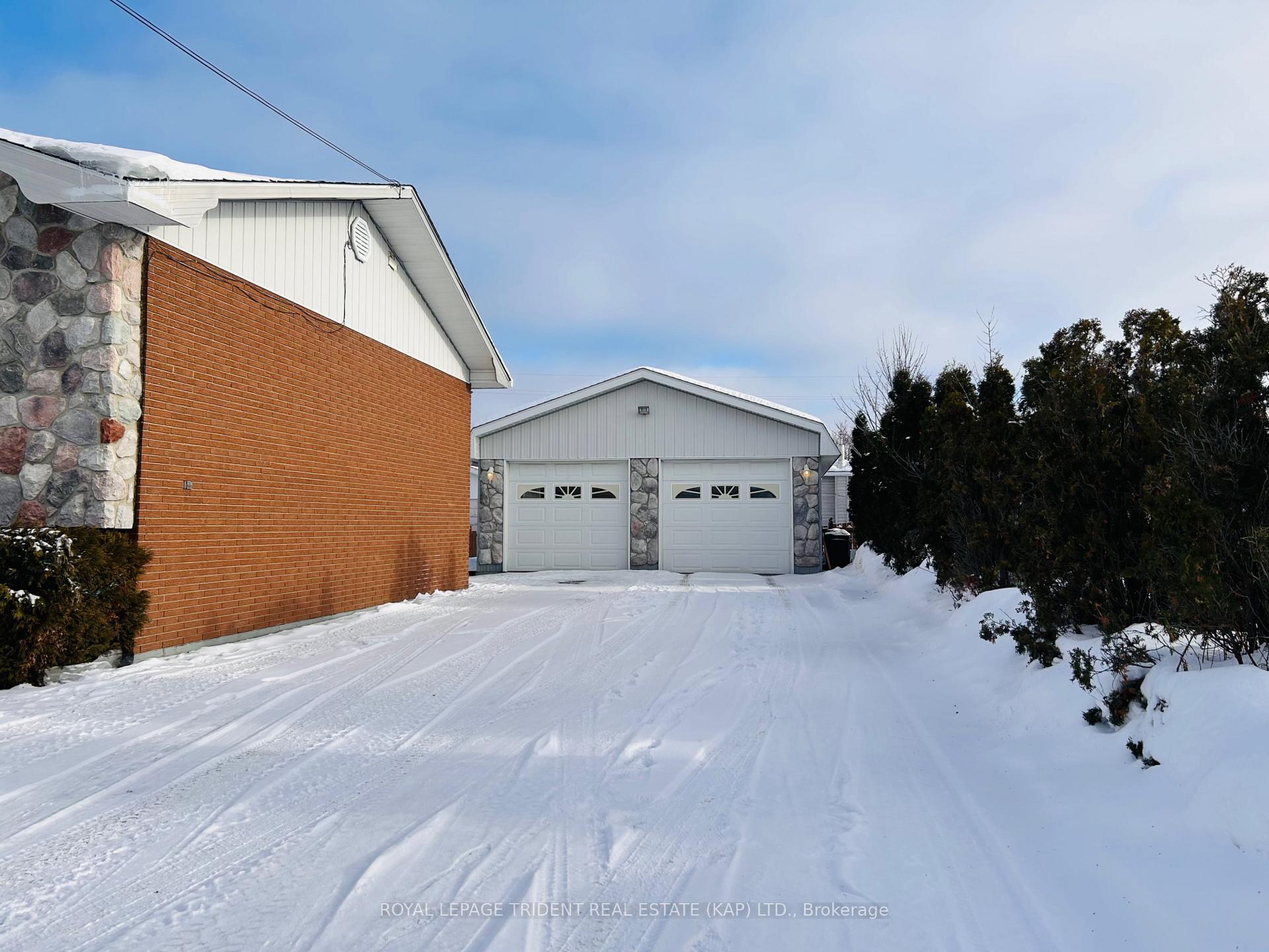 Photo 3 of 2 Erickson Avenue, Kapuskasing — HOMEH