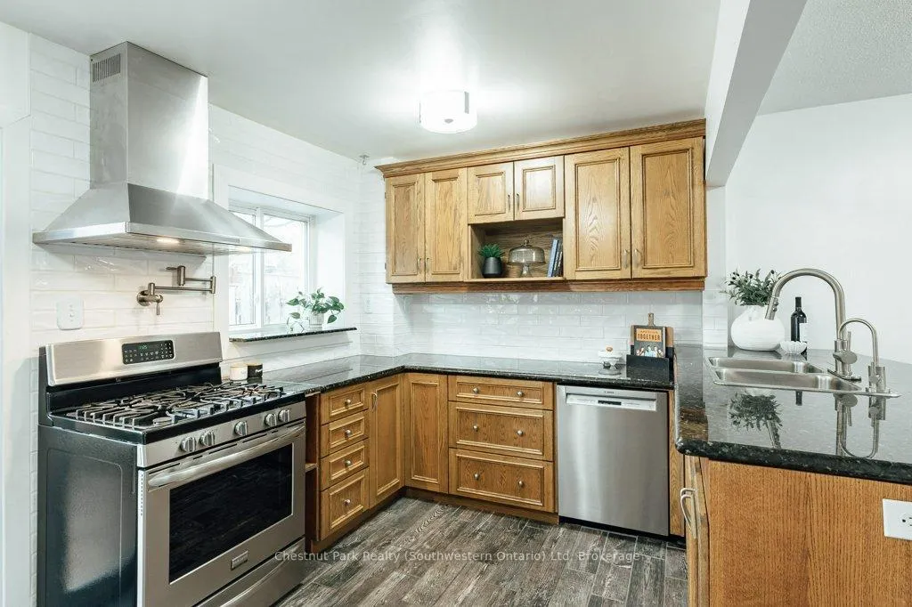 Photo 12 of 153 Dovercliffe Road, Guelph, Dovercliffe Park/Old University — HOMEH