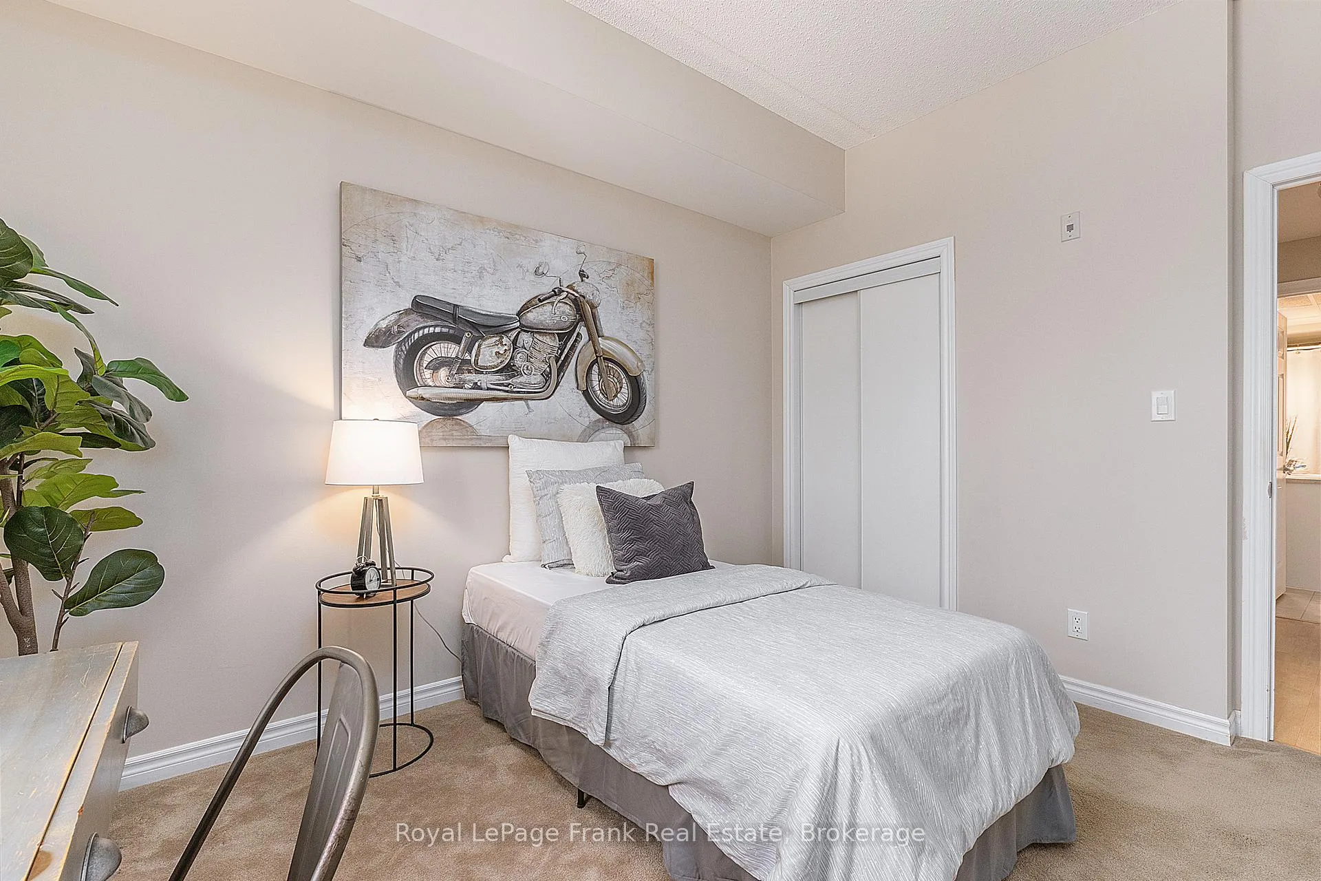 Photo 13 of Unit 207, 220 Main Street N, Uxbridge — HOMEH
