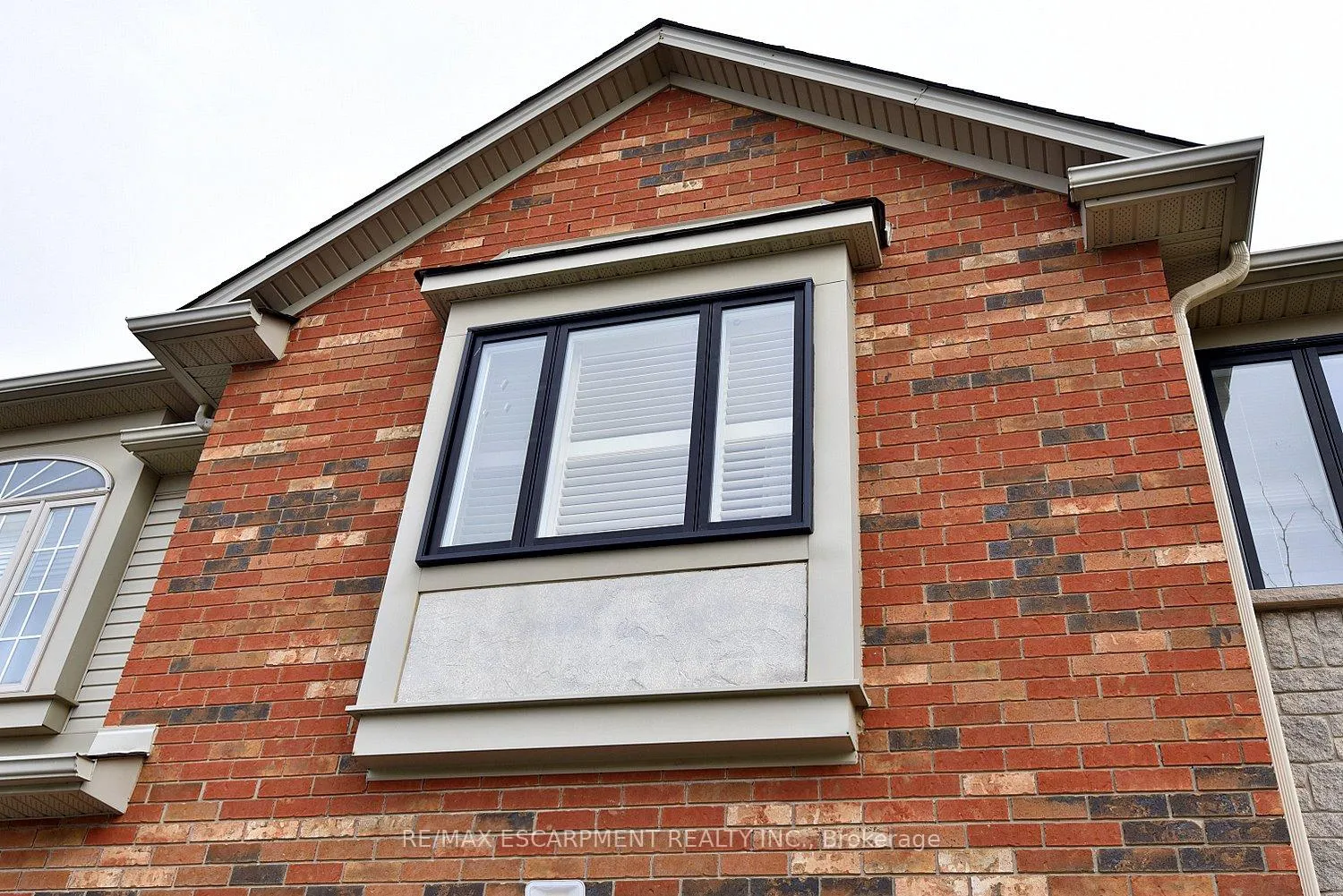 Photo 3 of 111 Magnolia Crescent, Grimsby, Grimsby West — HOMEH