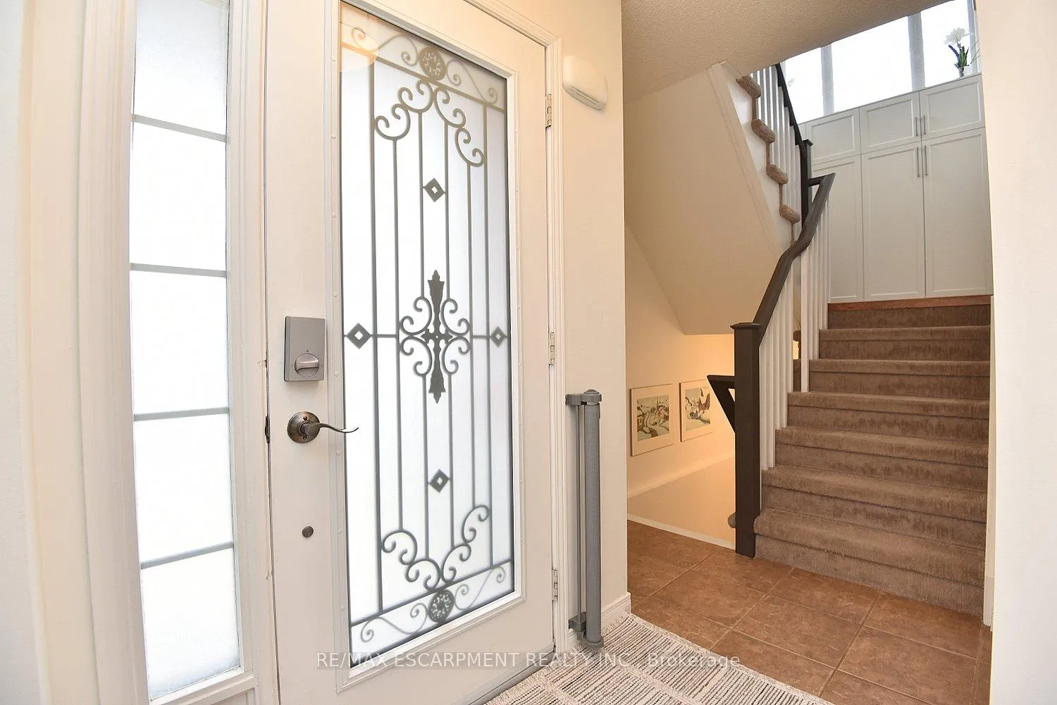 Photo 4 of 111 Magnolia Crescent, Grimsby, Grimsby West — HOMEH