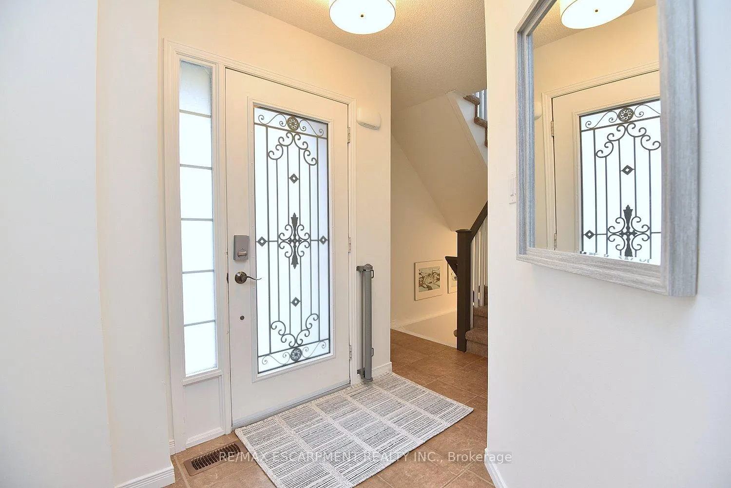 Photo 5 of 111 Magnolia Crescent, Grimsby, Grimsby West — HOMEH