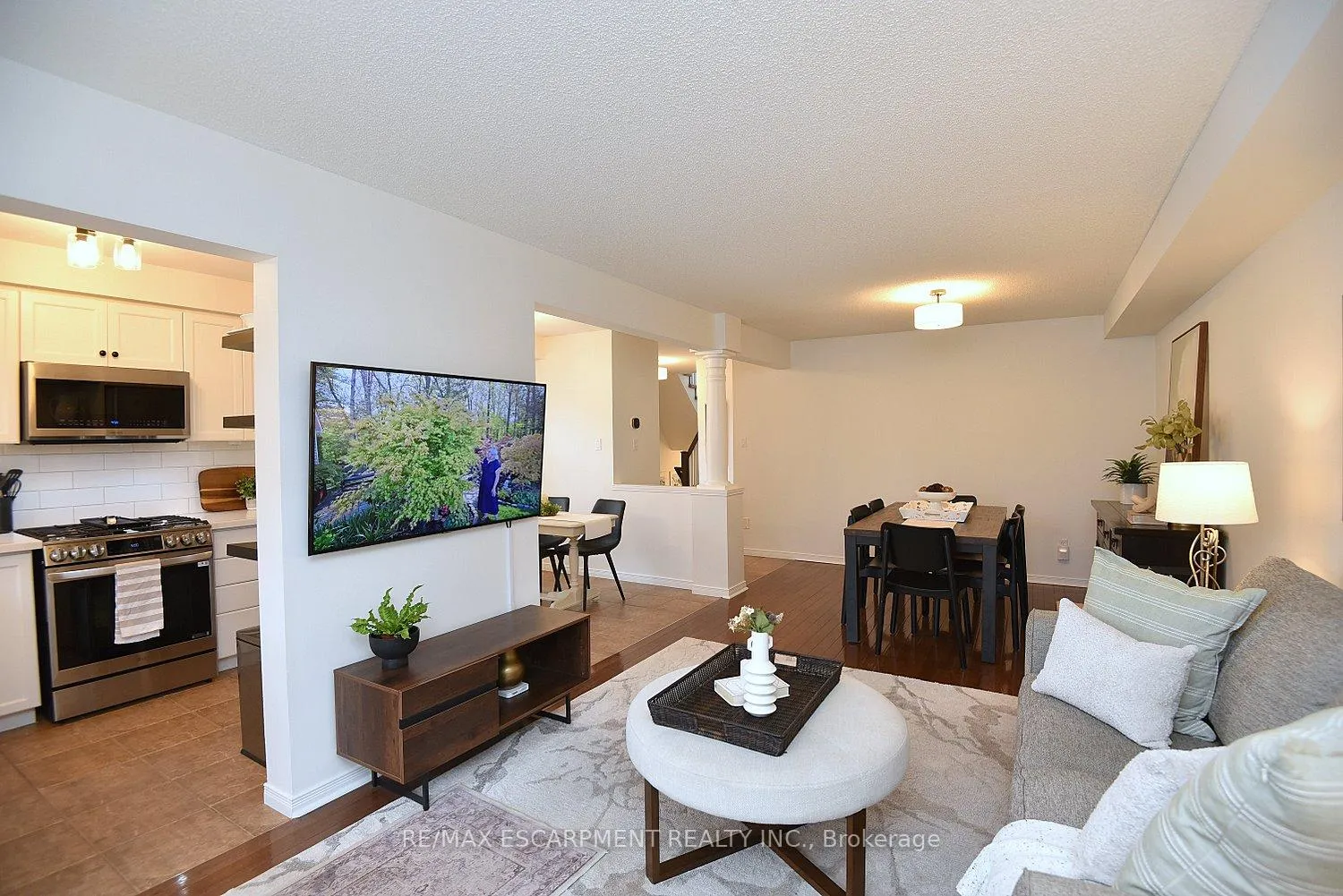 Photo 6 of 111 Magnolia Crescent, Grimsby, Grimsby West — HOMEH