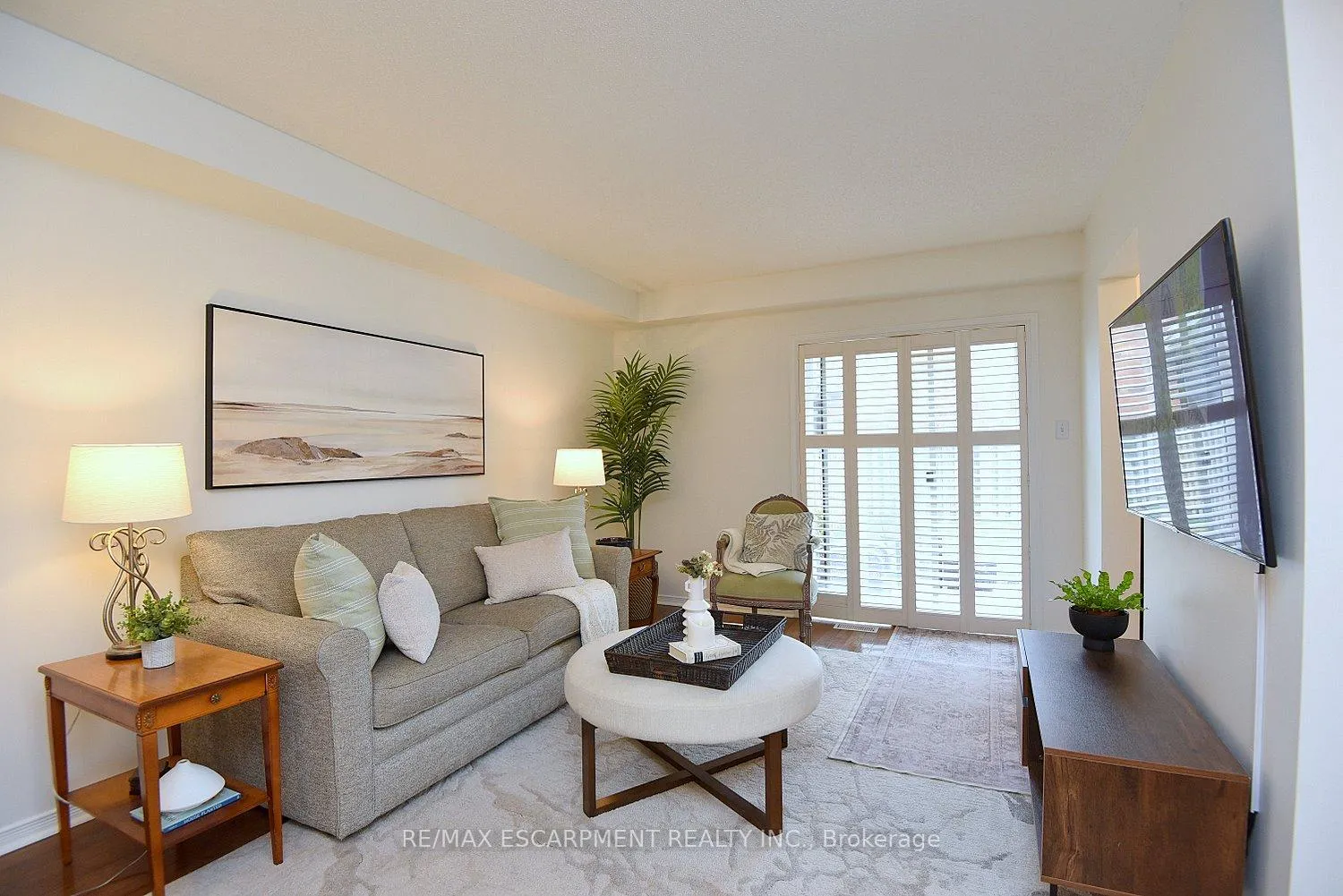 Photo 8 of 111 Magnolia Crescent, Grimsby, Grimsby West — HOMEH