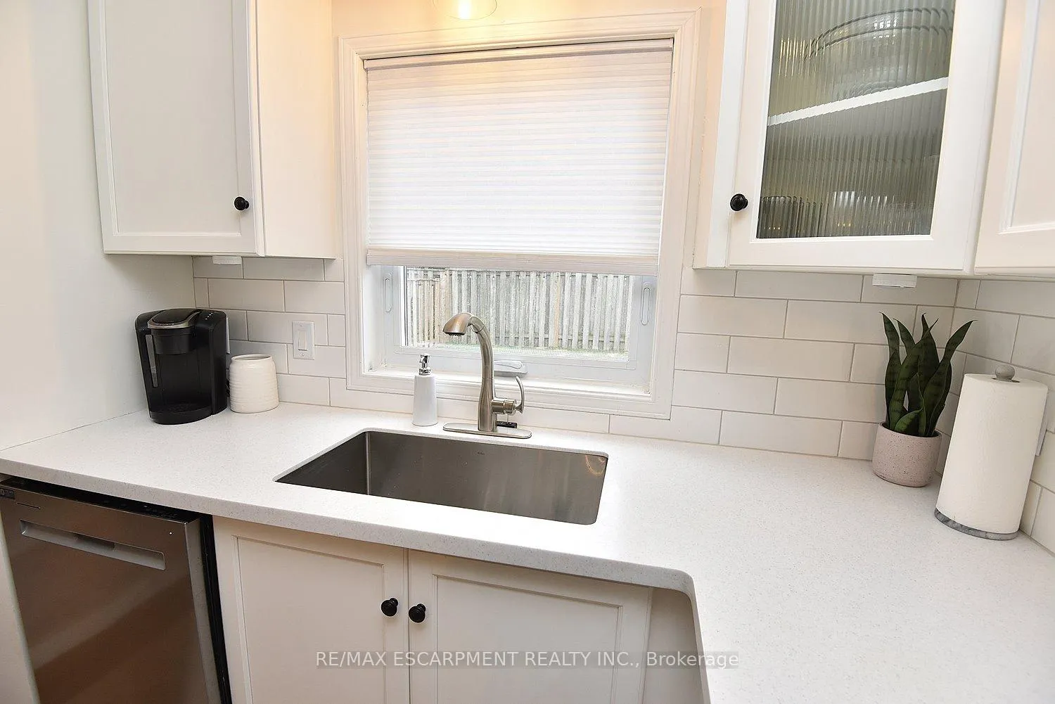 Photo 15 of 111 Magnolia Crescent, Grimsby, Grimsby West — HOMEH