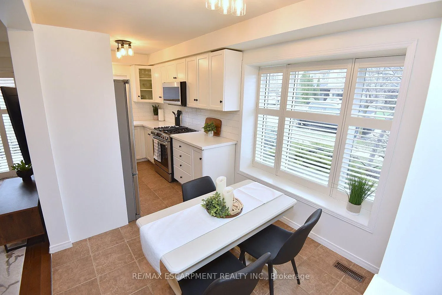 Photo 17 of 111 Magnolia Crescent, Grimsby, Grimsby West — HOMEH