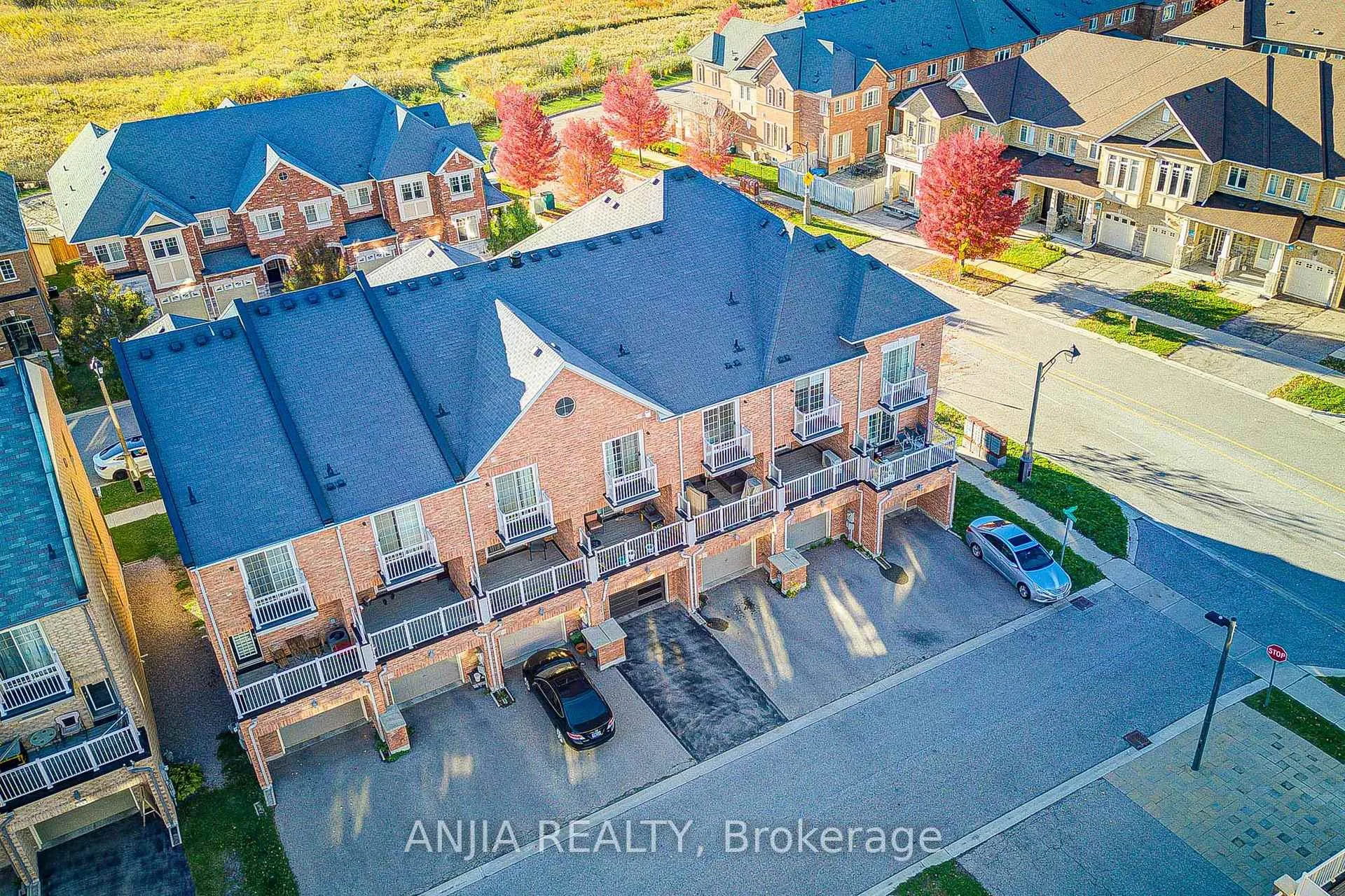 Photo 3 of 5 Valliere Drive, Markham, Berczy — HOMEH