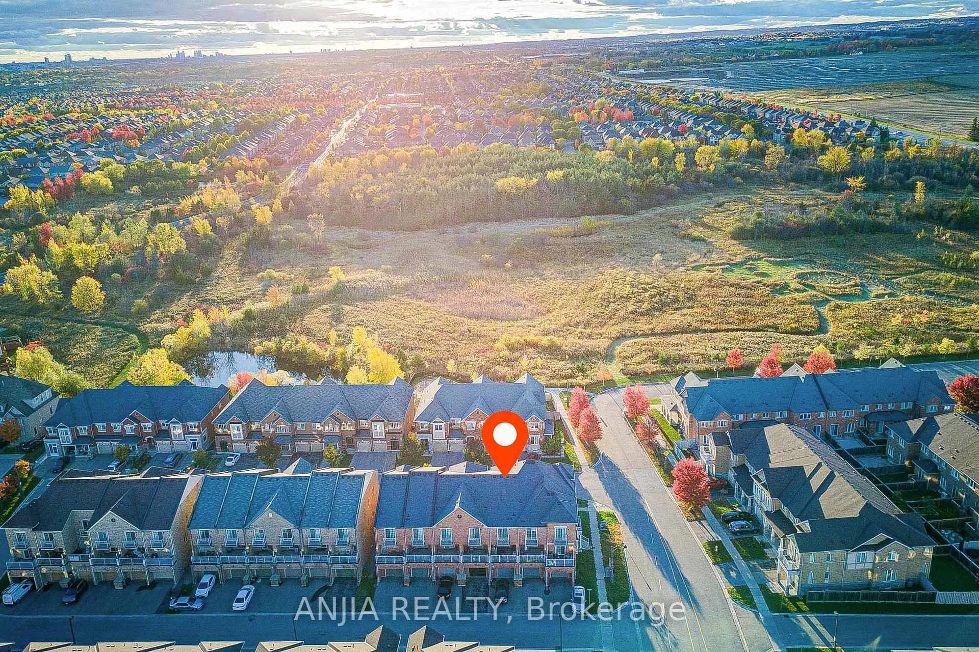 Photo 5 of 5 Valliere Drive, Markham, Berczy — HOMEH
