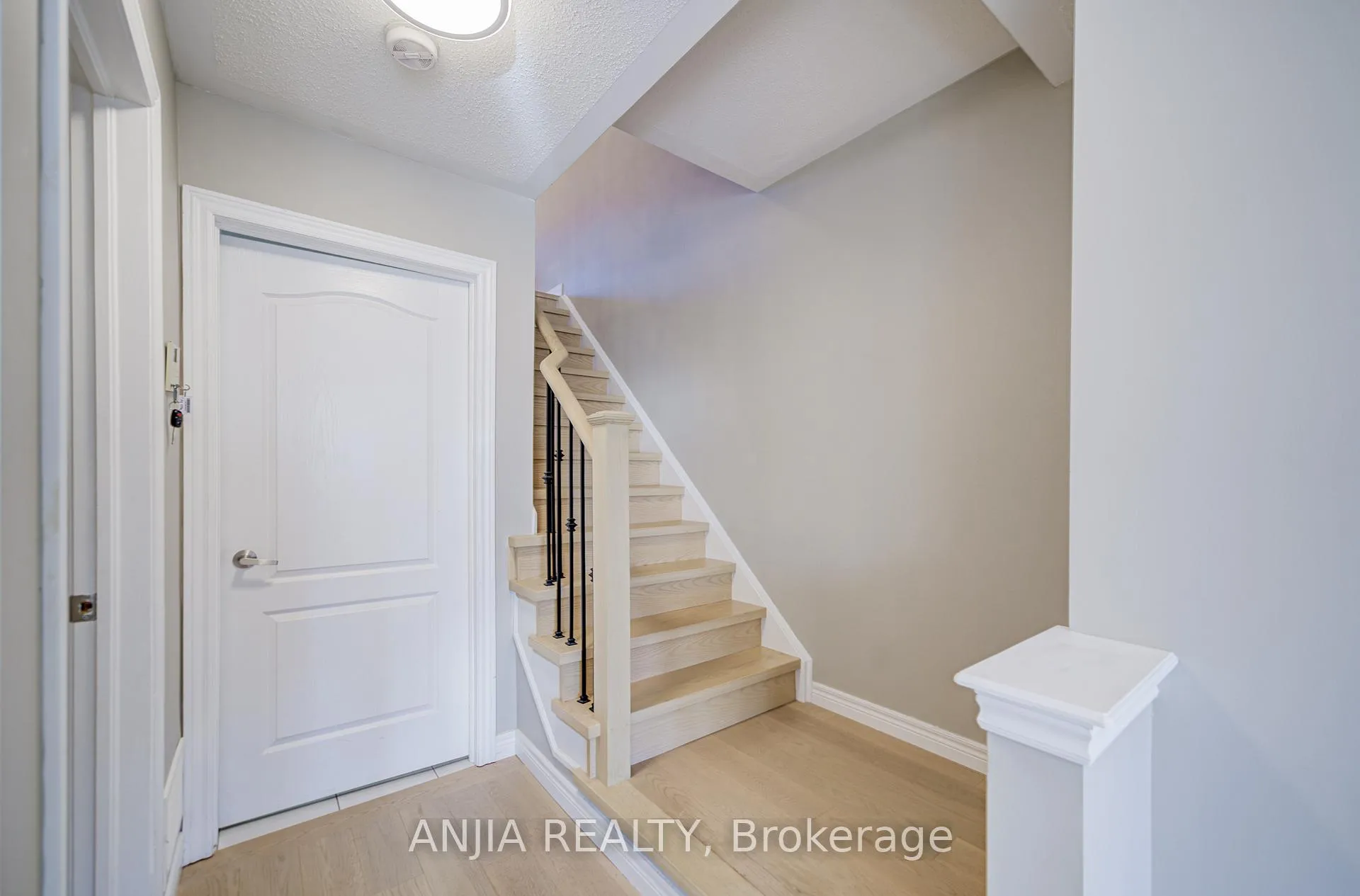 Photo 9 of 5 Valliere Drive, Markham, Berczy — HOMEH