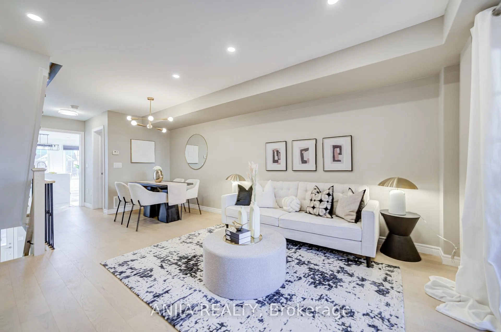 Photo 13 of 5 Valliere Drive, Markham, Berczy — HOMEH