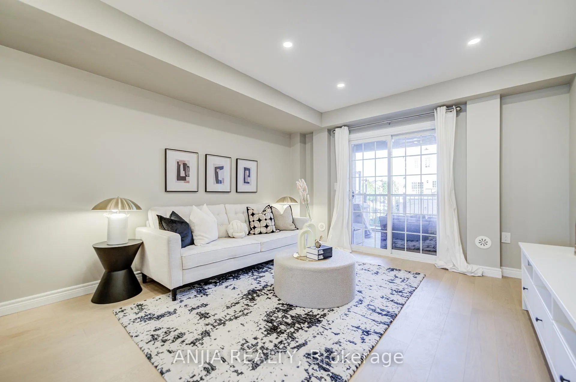 Photo 14 of 5 Valliere Drive, Markham, Berczy — HOMEH