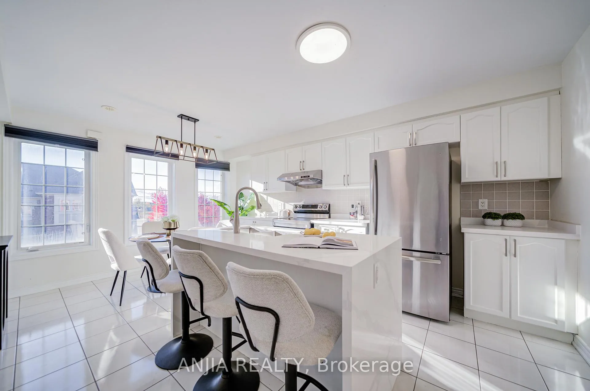 Photo 23 of 5 Valliere Drive, Markham, Berczy — HOMEH