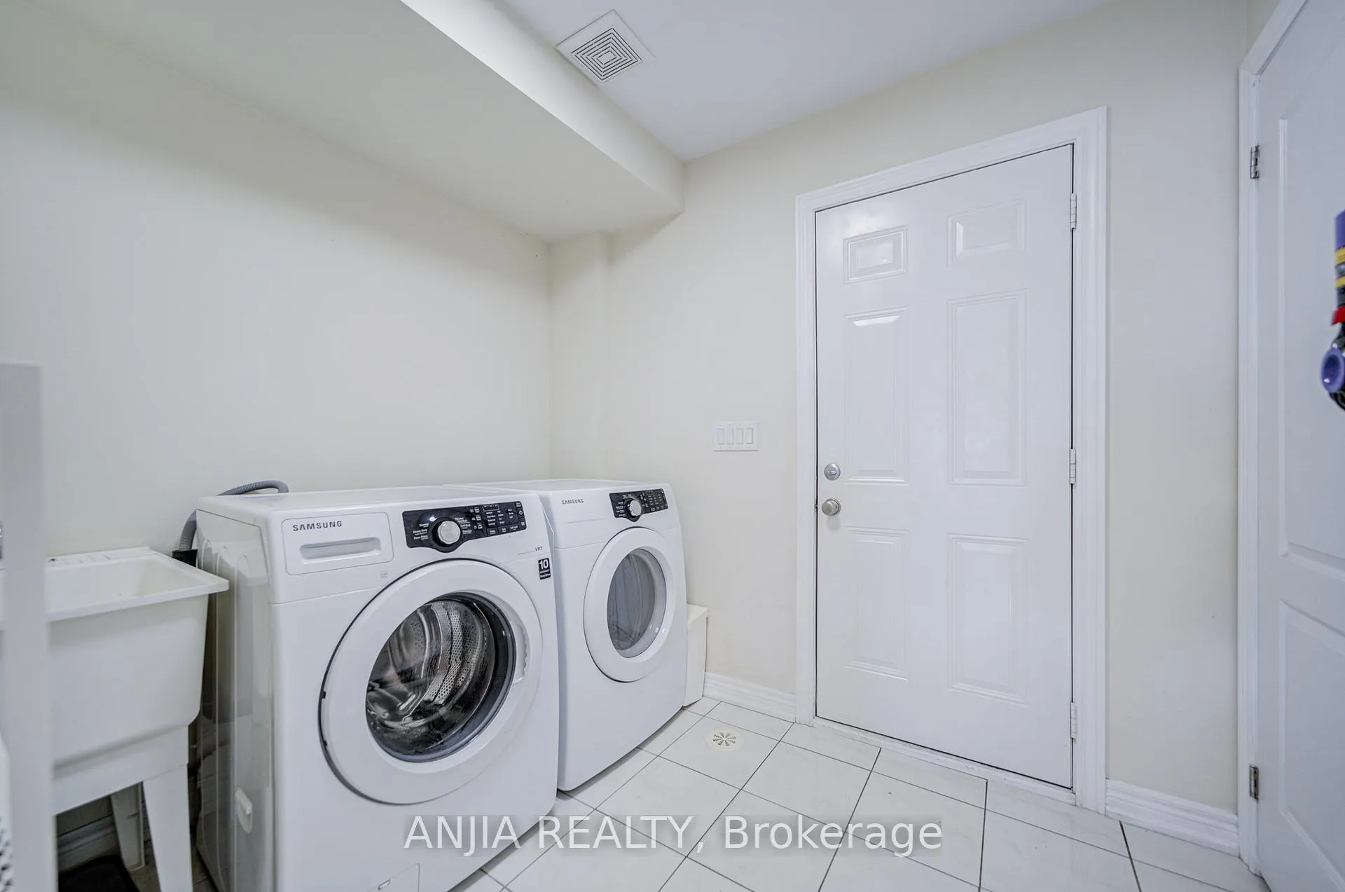 Photo 48 of 5 Valliere Drive, Markham, Berczy — HOMEH