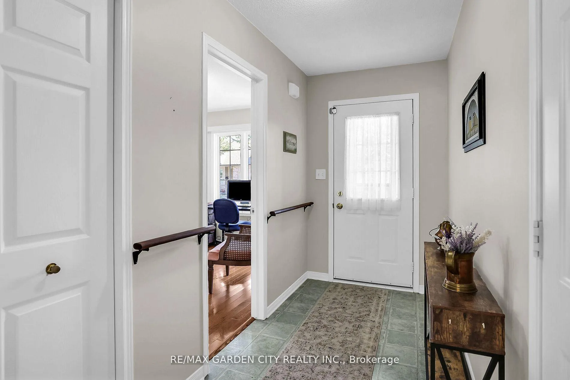 Photo 4 of Unit 27, 303 Central Avenue, Grimsby, Grimsby East — HOMEH