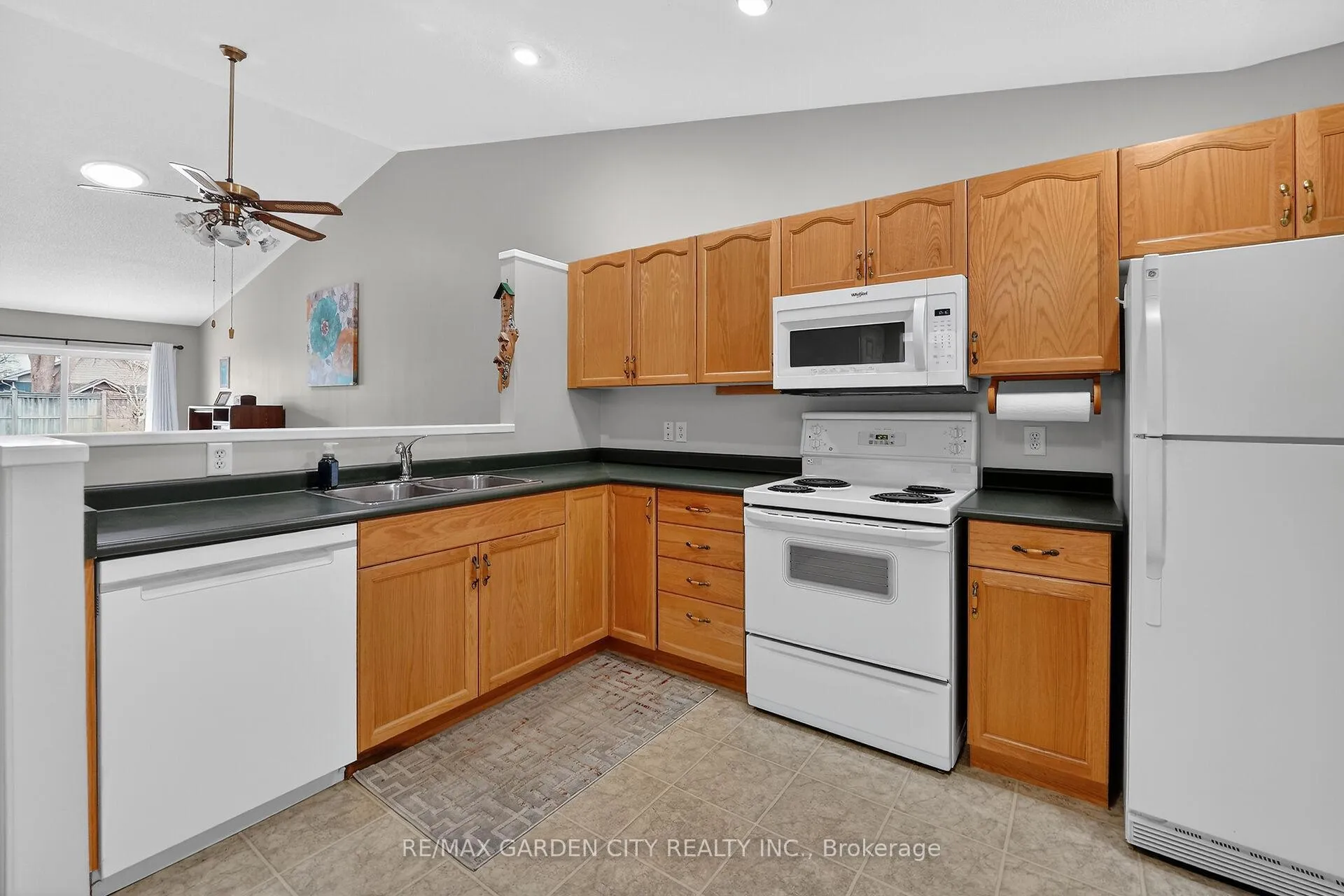 Photo 5 of Unit 27, 303 Central Avenue, Grimsby, Grimsby East — HOMEH