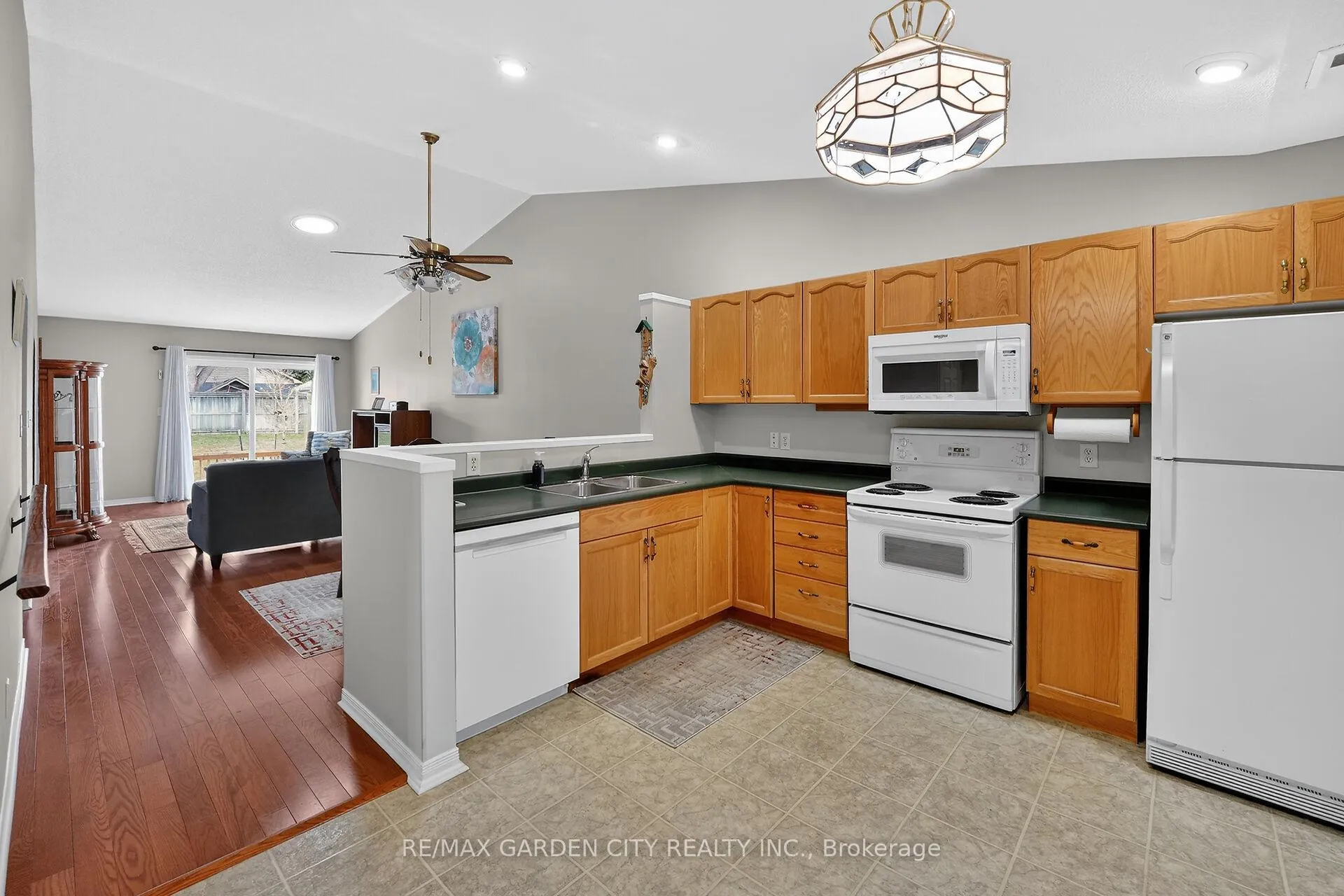 Photo 7 of Unit 27, 303 Central Avenue, Grimsby, Grimsby East — HOMEH