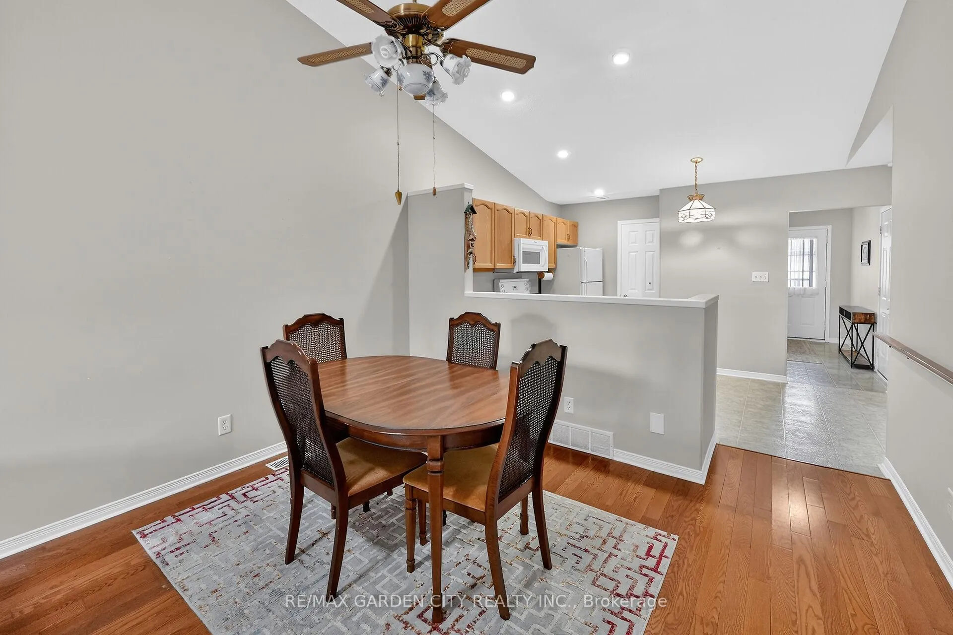Photo 12 of Unit 27, 303 Central Avenue, Grimsby, Grimsby East — HOMEH