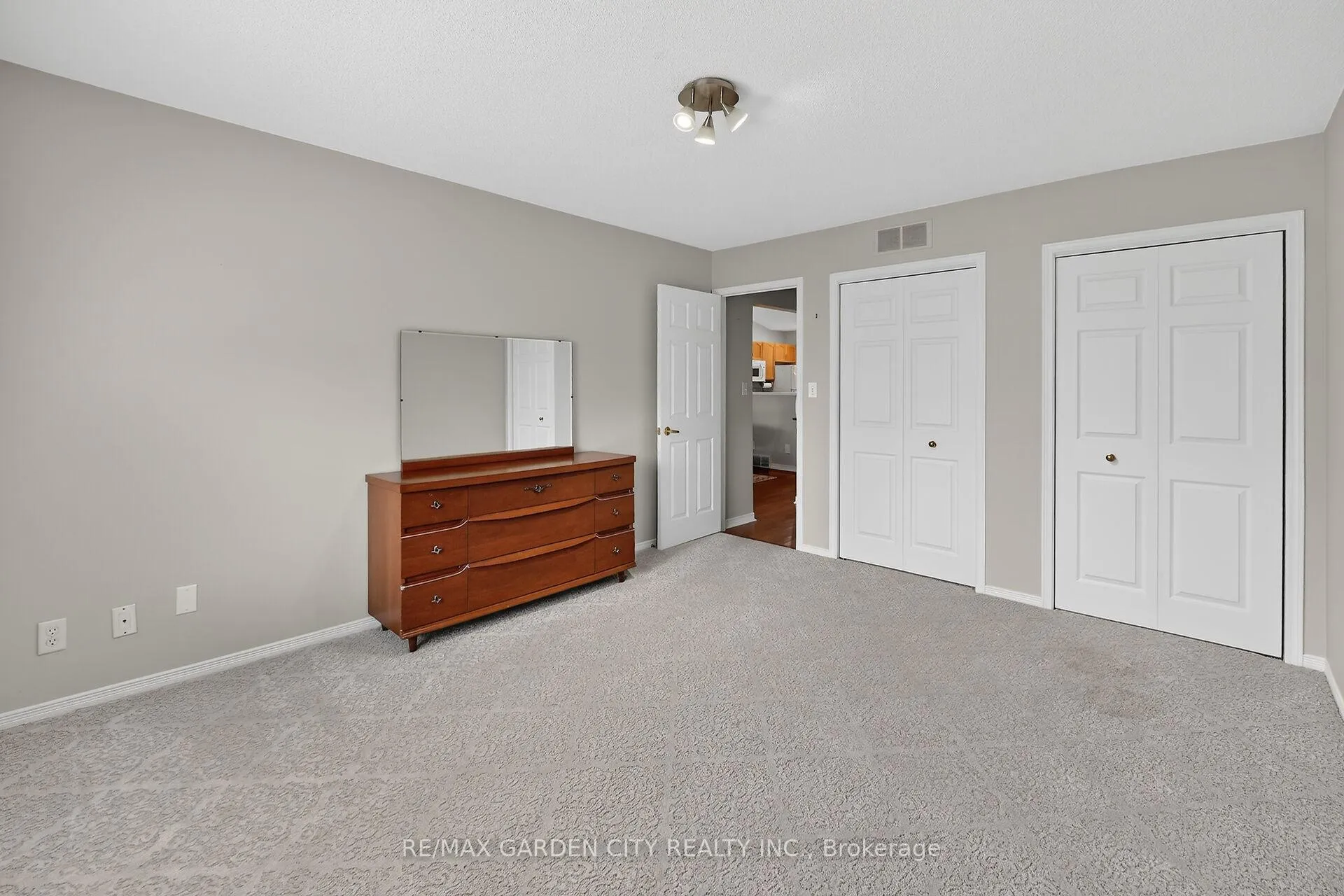 Photo 13 of Unit 27, 303 Central Avenue, Grimsby, Grimsby East — HOMEH